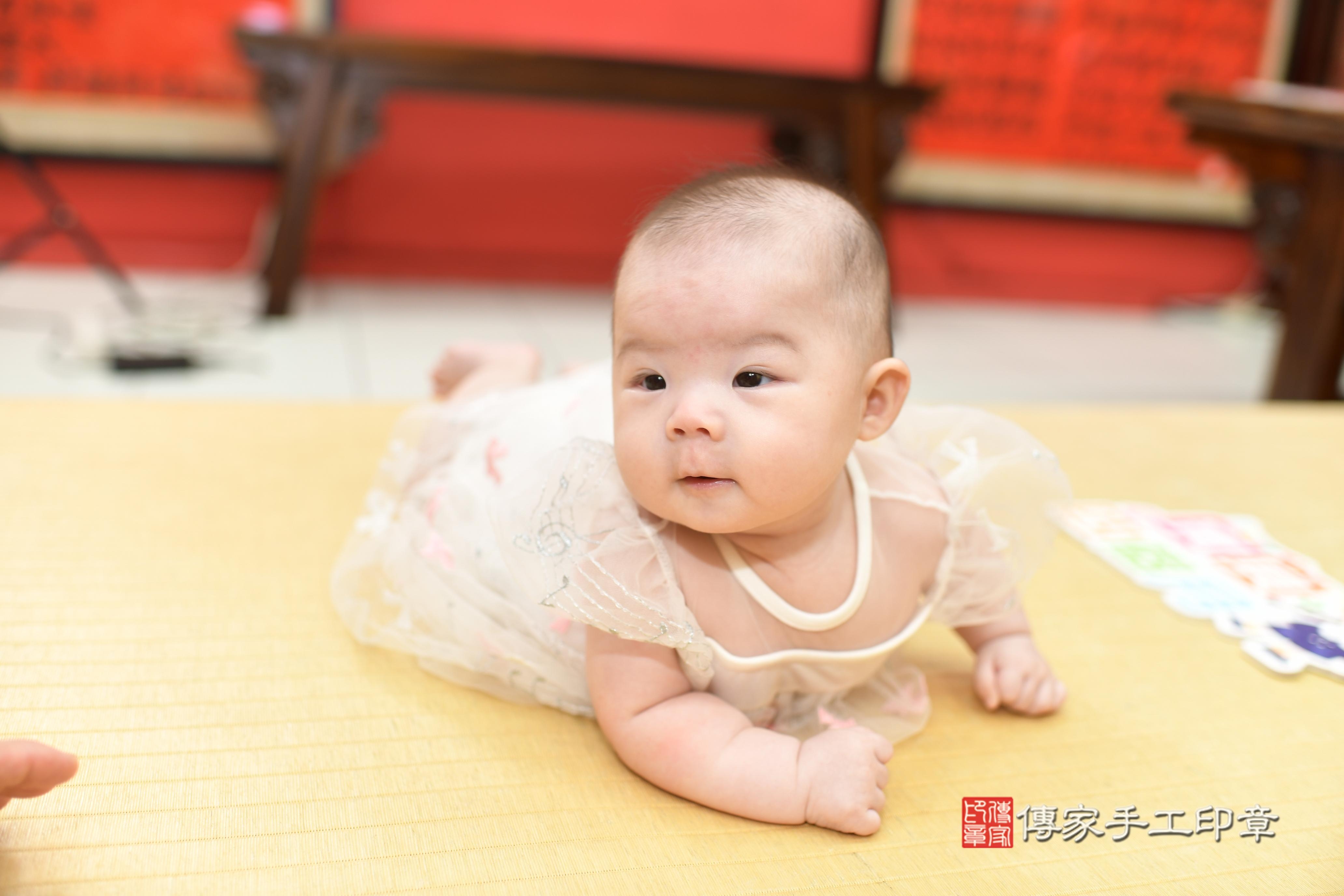 1749446798890048.傳家手工印章高雄店、抓周、度脺、中國風會場、傳家嬰兒古禮、吉祥話、抓周道具物品24種、拍照。抓周證書。寶寶抓周、滿周歲、生日快樂、祝福