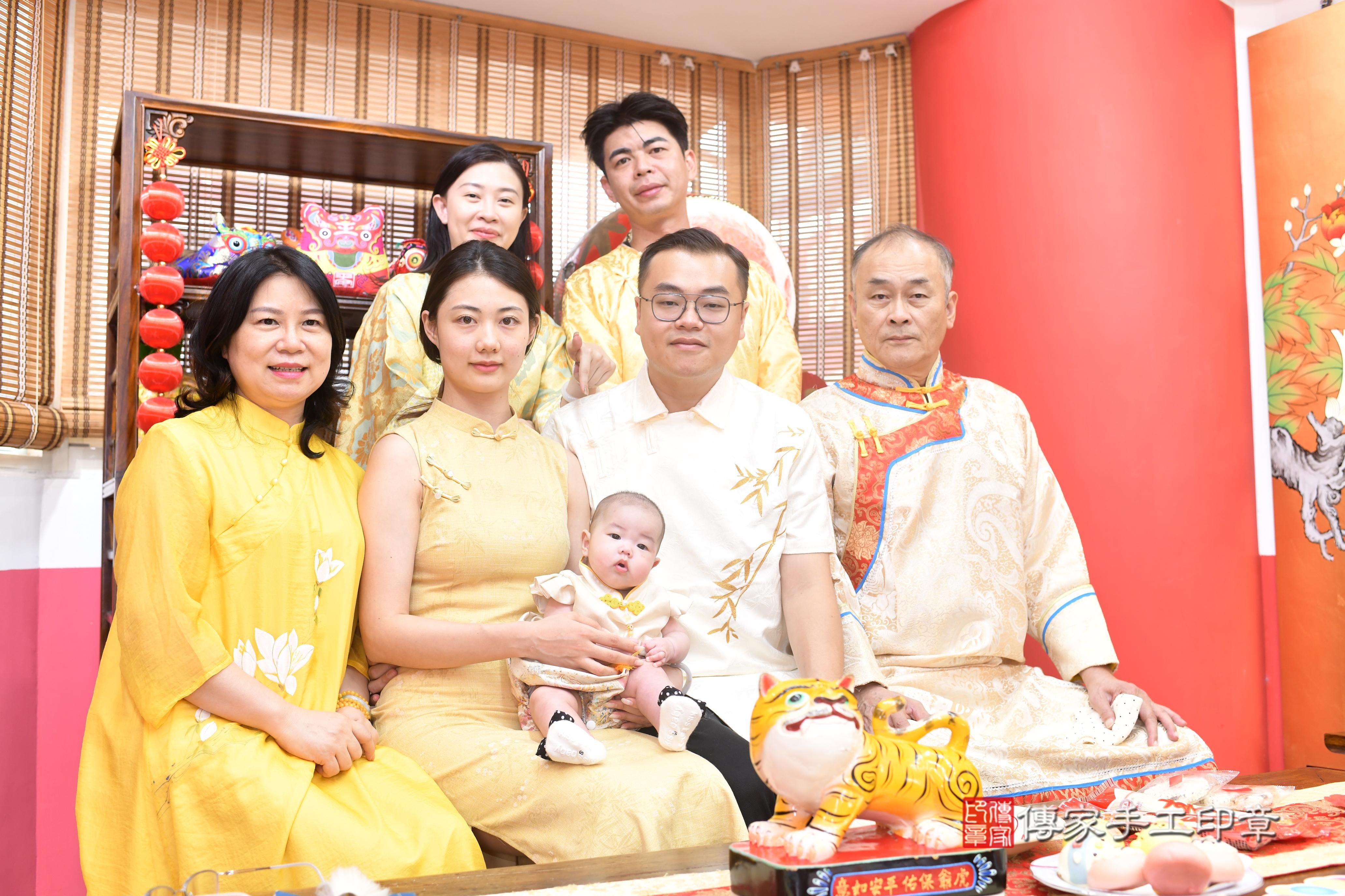 傳家手工印章高雄店、抓周、度脺、中國風會場、傳家嬰兒古禮、吉祥話、抓周道具物品24種、拍照。抓周證書。寶寶抓周、滿周歲、生日快樂、祝福