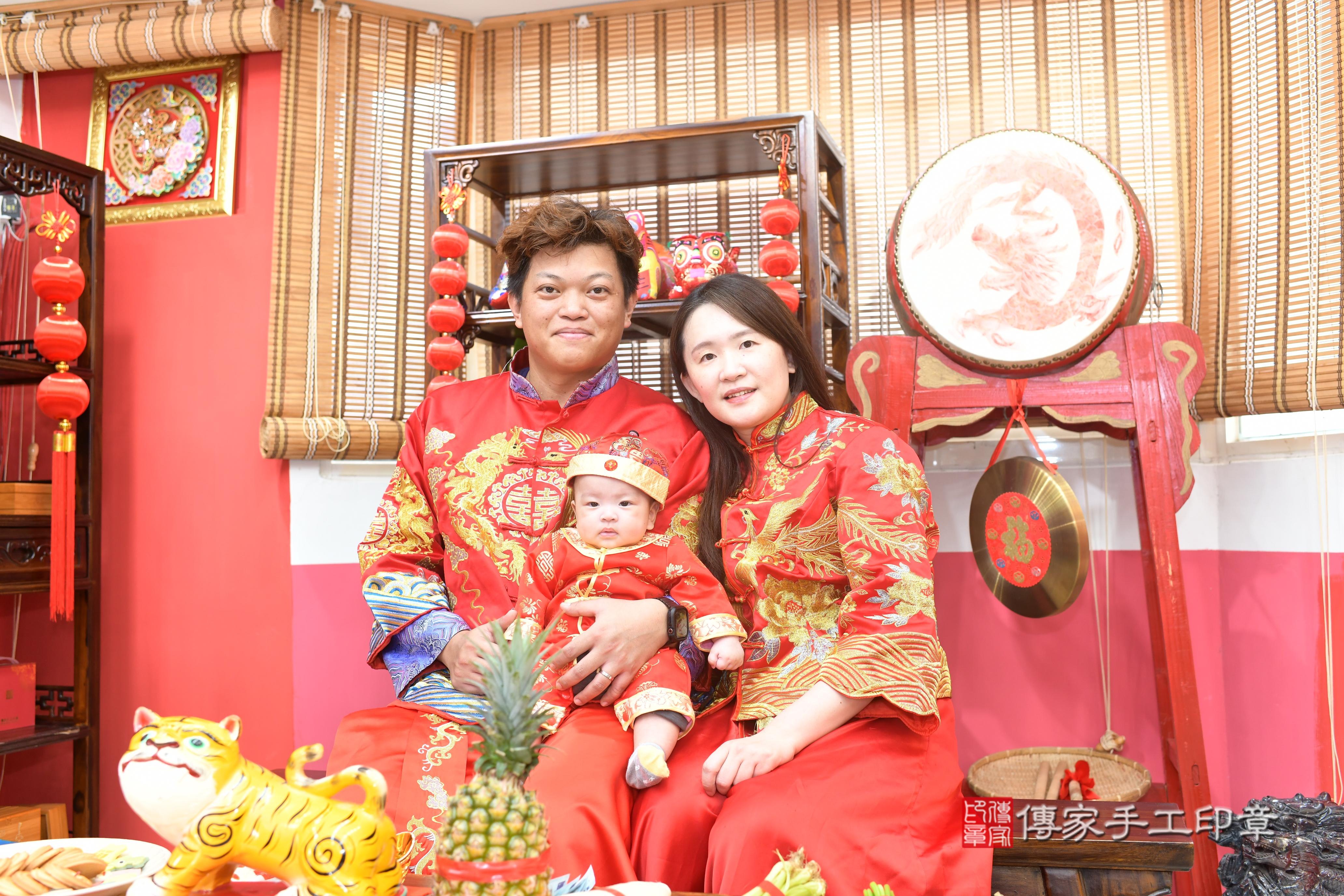 全家人見證的幸福時刻:寶寶收涎&剃頭儀式溫馨記錄。傳家高雄店古禮: .....照:4