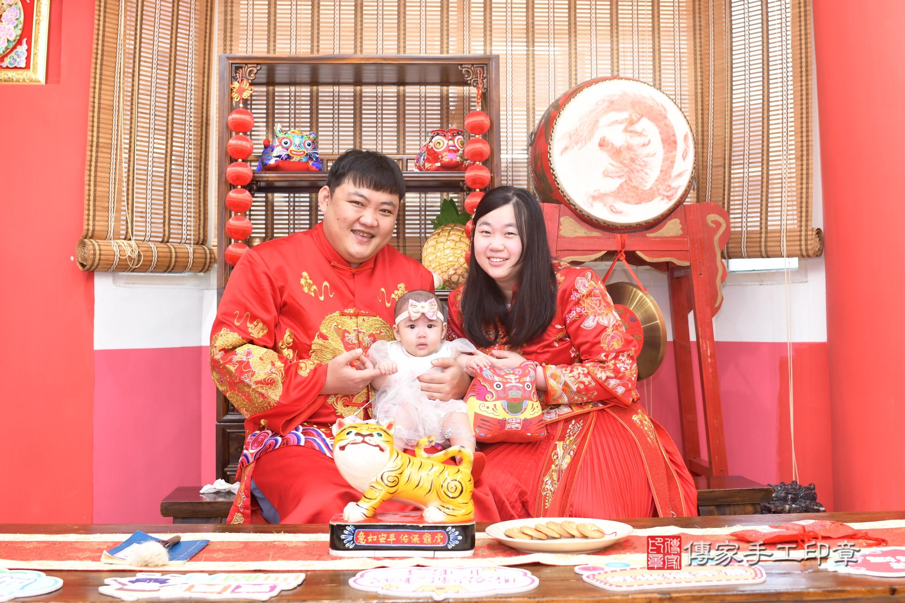 傳家手工印章高雄店、抓周、度脺、中國風會場、傳家嬰兒古禮、吉祥話、抓周道具物品24種、拍照。抓周證書。寶寶抓周、滿周歲、生日快樂、祝福