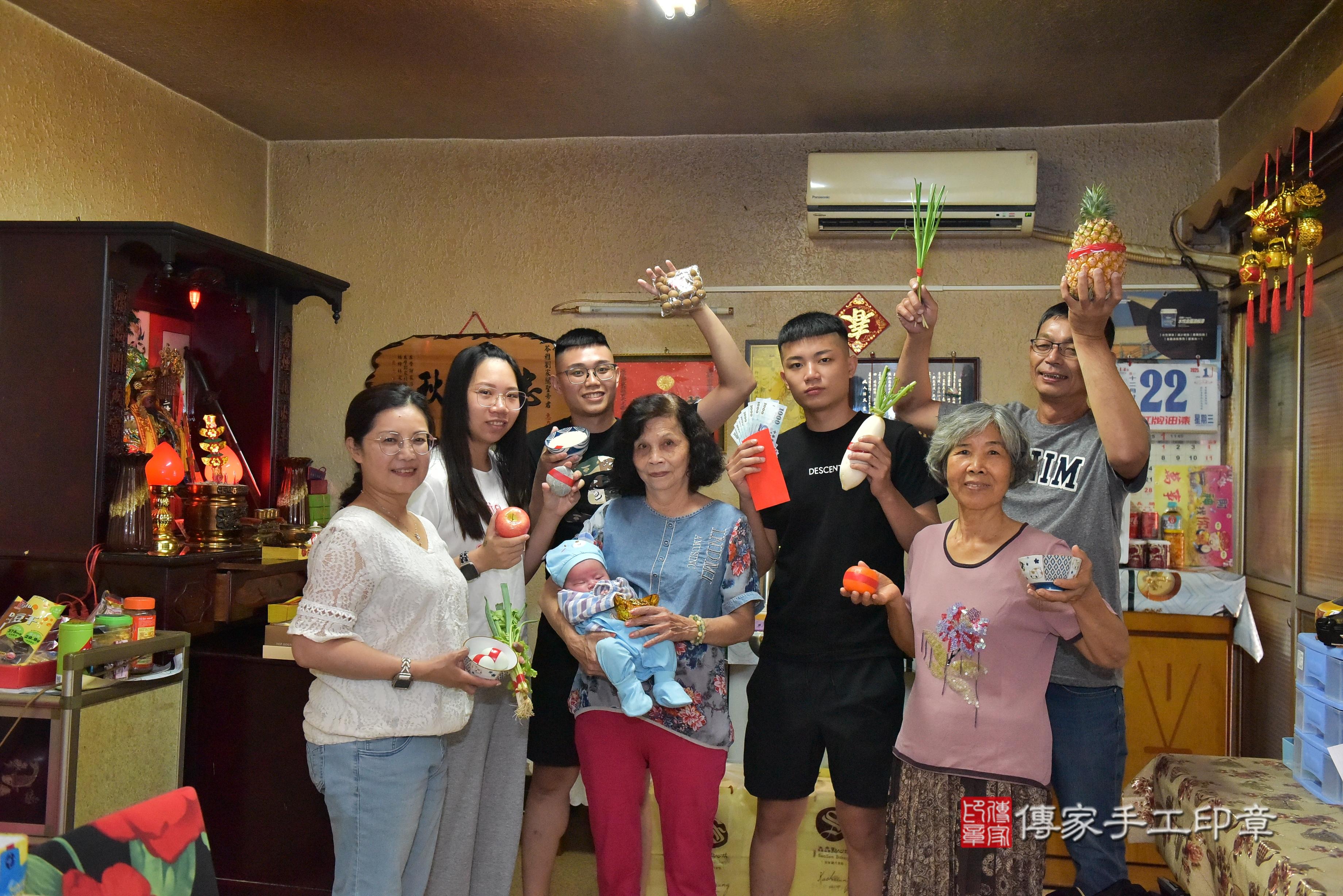 傳家手工印章高雄店、抓周、度脺、中國風會場、傳家嬰兒古禮、吉祥話、抓周道具物品24種、拍照。抓周證書。寶寶抓周、滿周歲、生日快樂、祝福