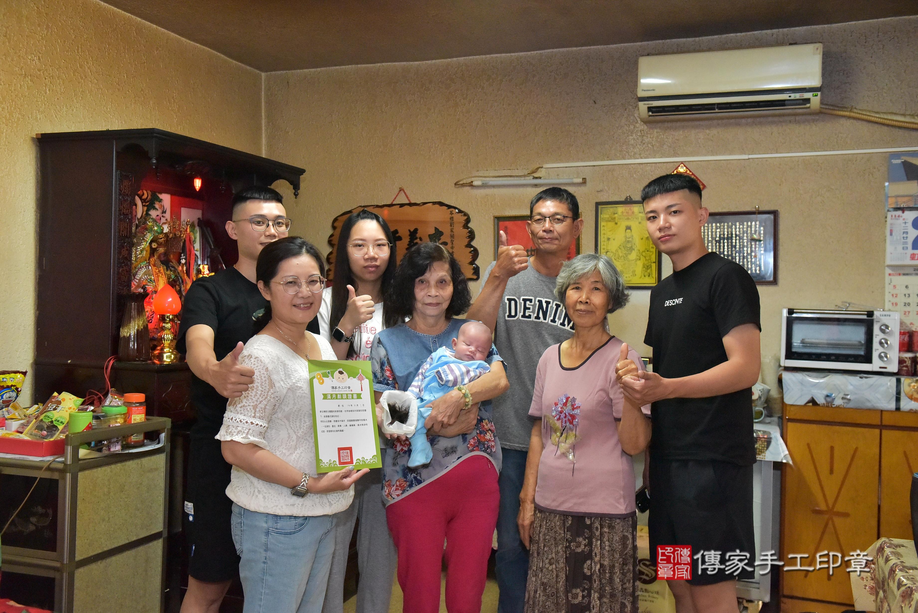 傳家手工印章高雄店、抓周、度脺、中國風會場、傳家嬰兒古禮、吉祥話、抓周道具物品24種、拍照。抓周證書。寶寶抓周、滿周歲、生日快樂、祝福