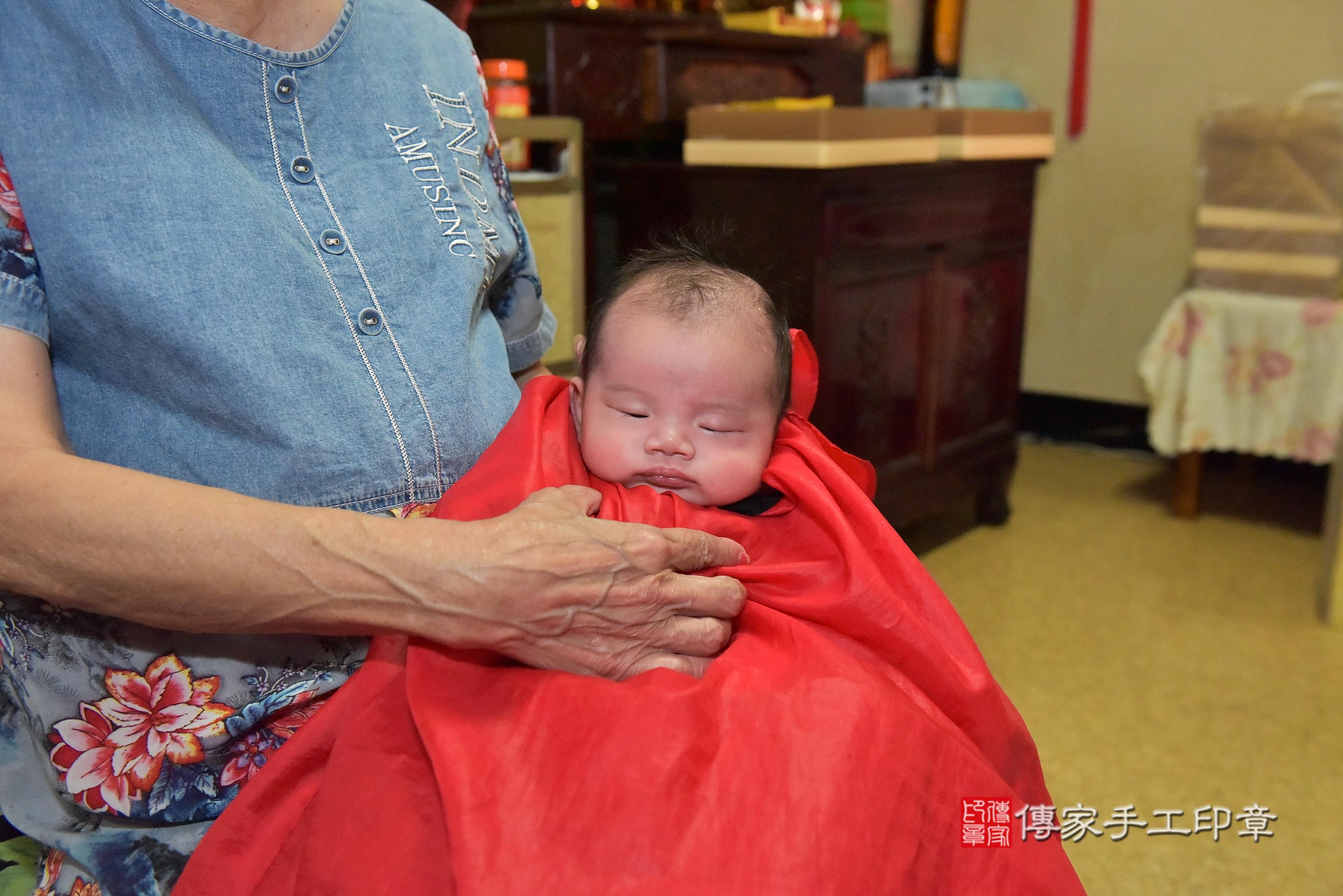傳家手工印章高雄店、抓周、度脺、中國風會場、傳家嬰兒古禮、吉祥話、抓周道具物品24種、拍照。抓周證書。寶寶抓周、滿周歲、生日快樂、祝福