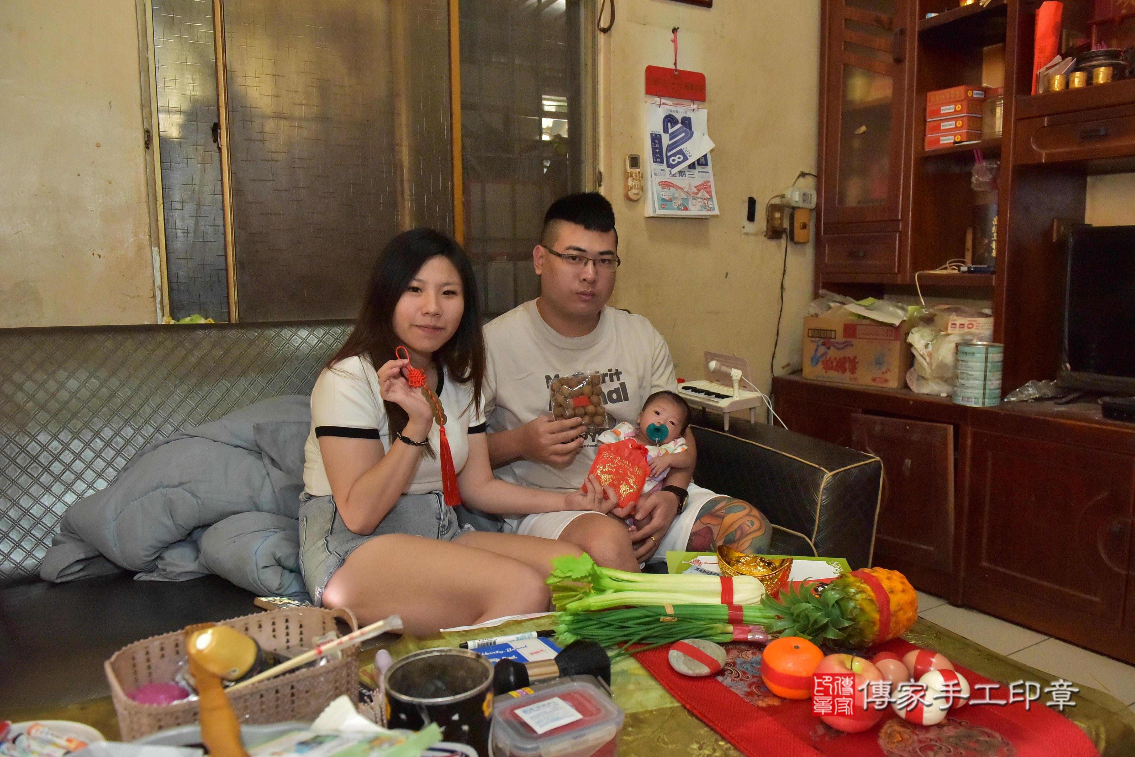 傳家手工印章高雄店、抓周、度脺、中國風會場、傳家嬰兒古禮、吉祥話、抓周道具物品24種、拍照。抓周證書。寶寶抓周、滿周歲、生日快樂、祝福
