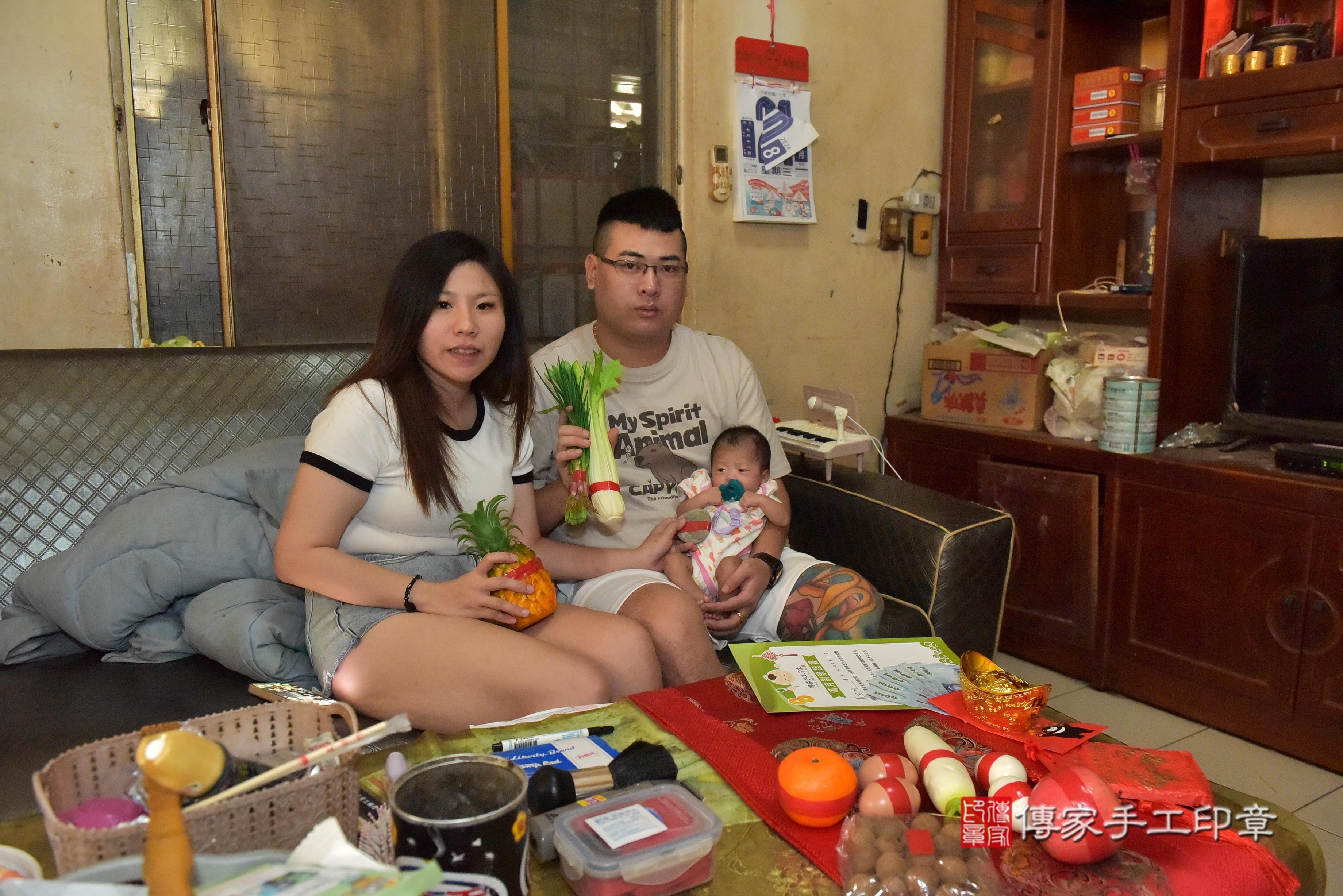 傳家手工印章高雄店、抓周、度脺、中國風會場、傳家嬰兒古禮、吉祥話、抓周道具物品24種、拍照。抓周證書。寶寶抓周、滿周歲、生日快樂、祝福