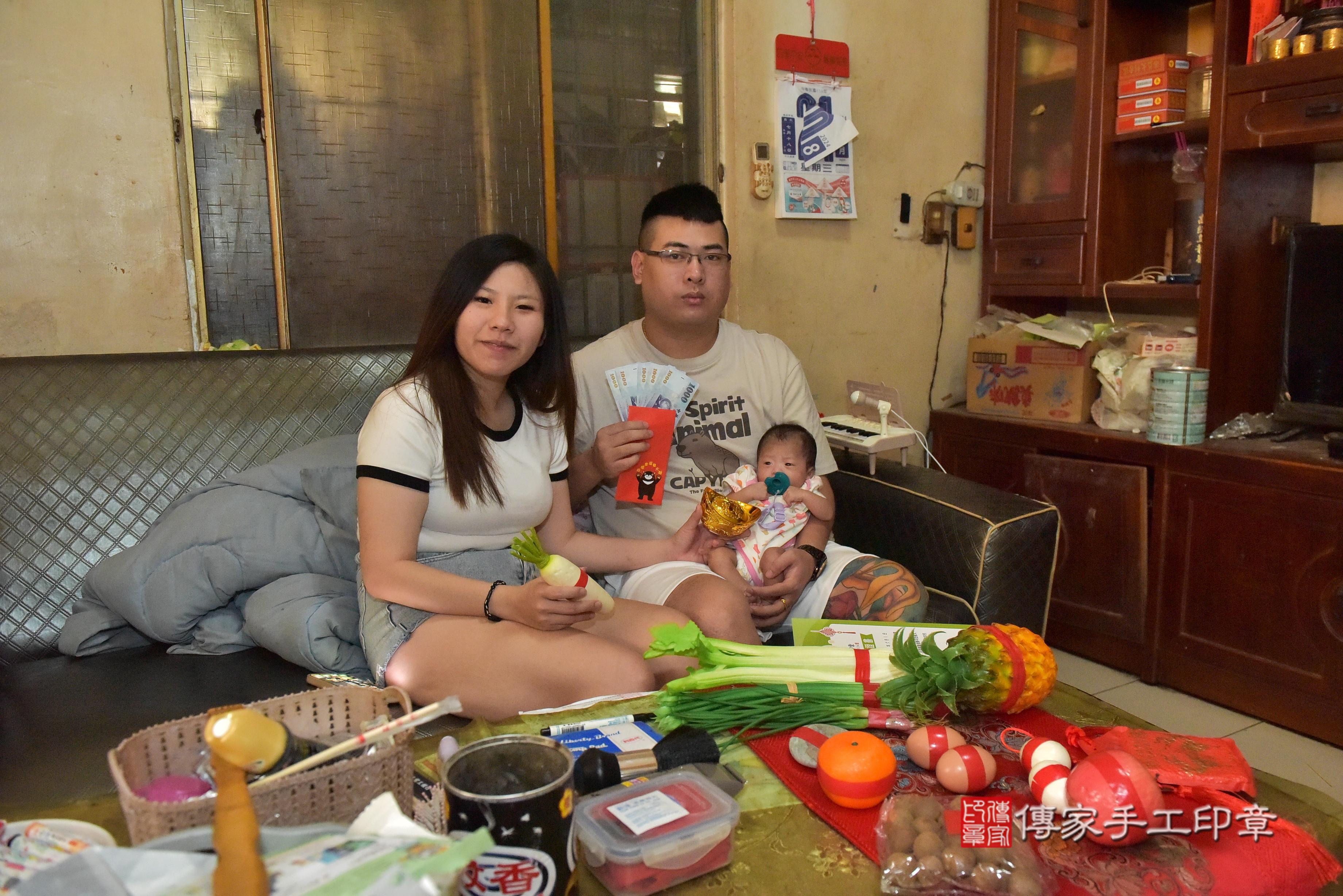 傳家手工印章高雄店、抓周、度脺、中國風會場、傳家嬰兒古禮、吉祥話、抓周道具物品24種、拍照。抓周證書。寶寶抓周、滿周歲、生日快樂、祝福