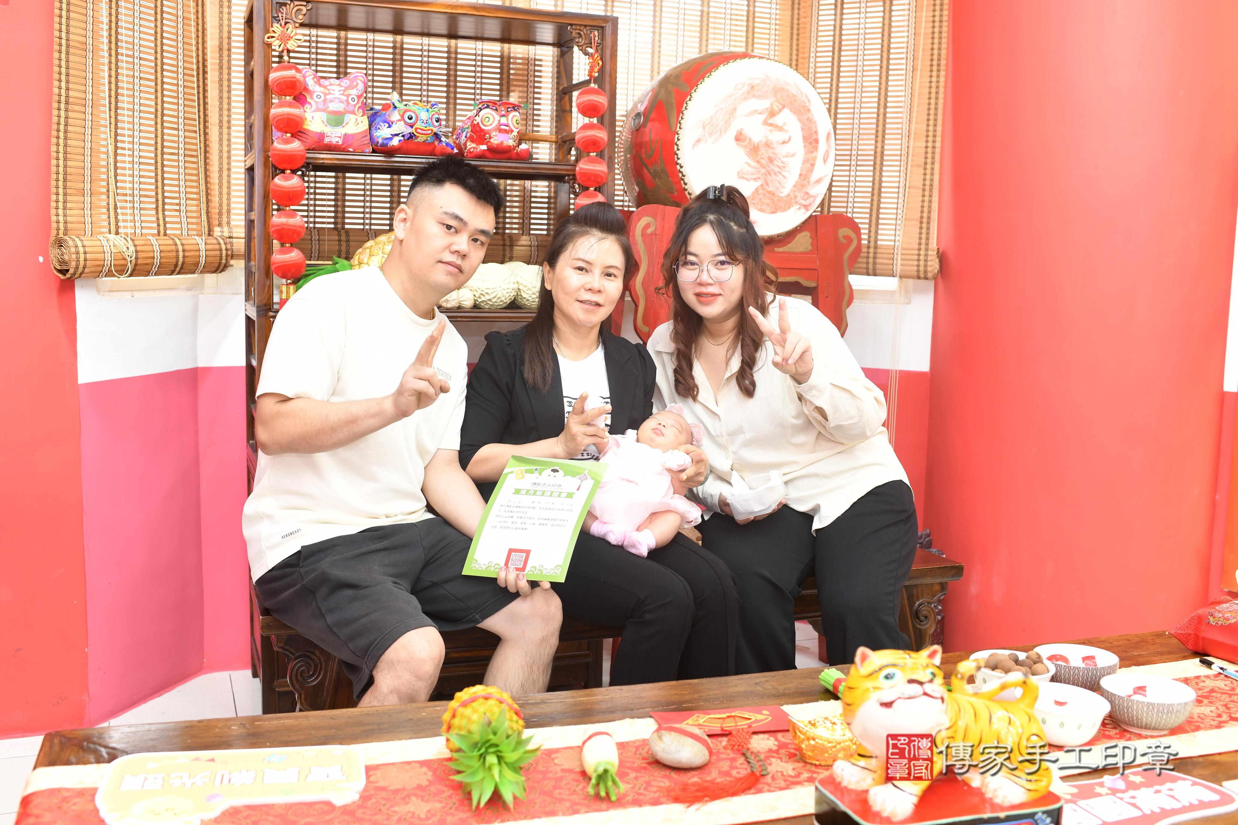 傳家手工印章高雄店、抓周、度脺、中國風會場、傳家嬰兒古禮、吉祥話、抓周道具物品24種、拍照。抓周證書。寶寶抓周、滿周歲、生日快樂、祝福