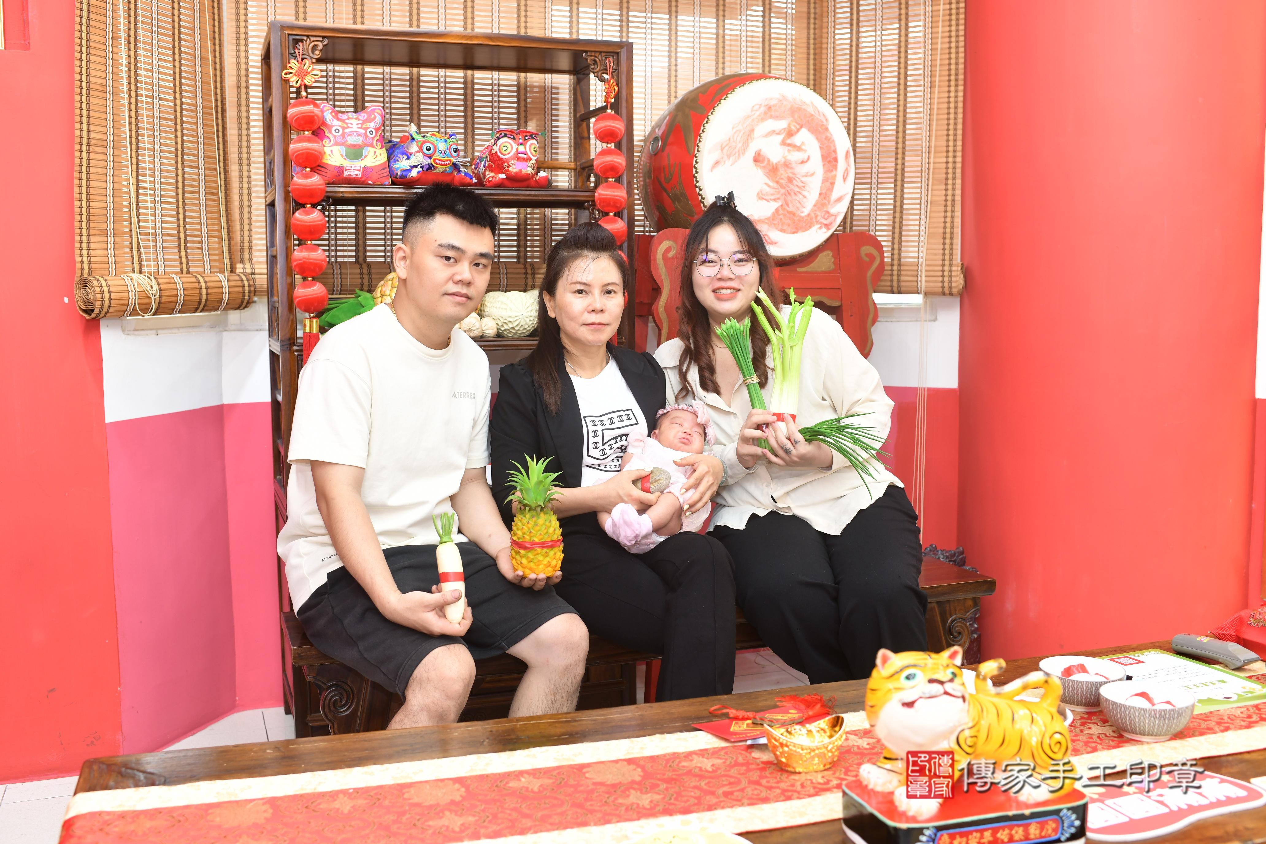 傳家手工印章高雄店、抓周、度脺、中國風會場、傳家嬰兒古禮、吉祥話、抓周道具物品24種、拍照。抓周證書。寶寶抓周、滿周歲、生日快樂、祝福