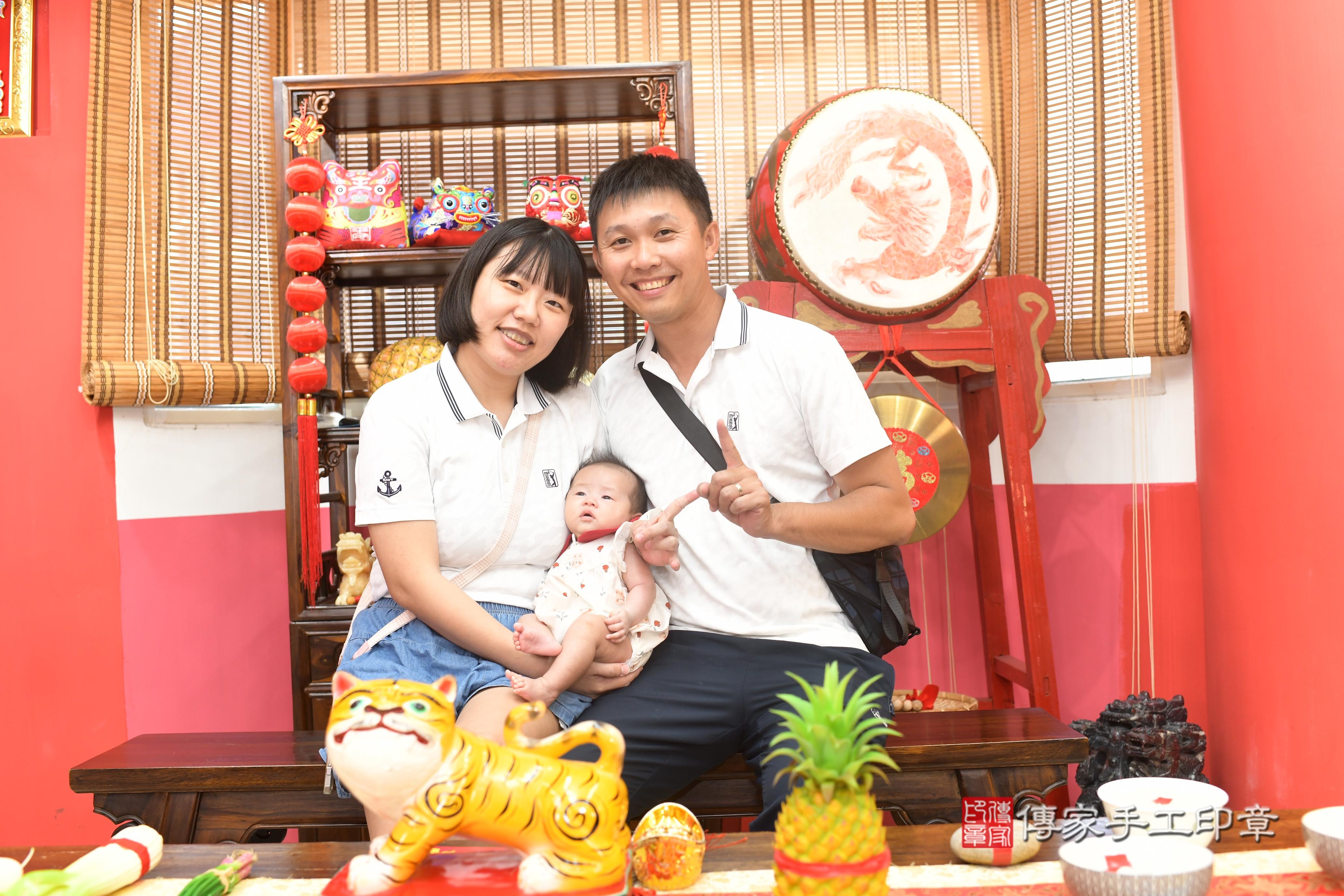 傳家手工印章高雄店、抓周、度脺、中國風會場、傳家嬰兒古禮、吉祥話、抓周道具物品24種、拍照。抓周證書。寶寶抓周、滿周歲、生日快樂、祝福