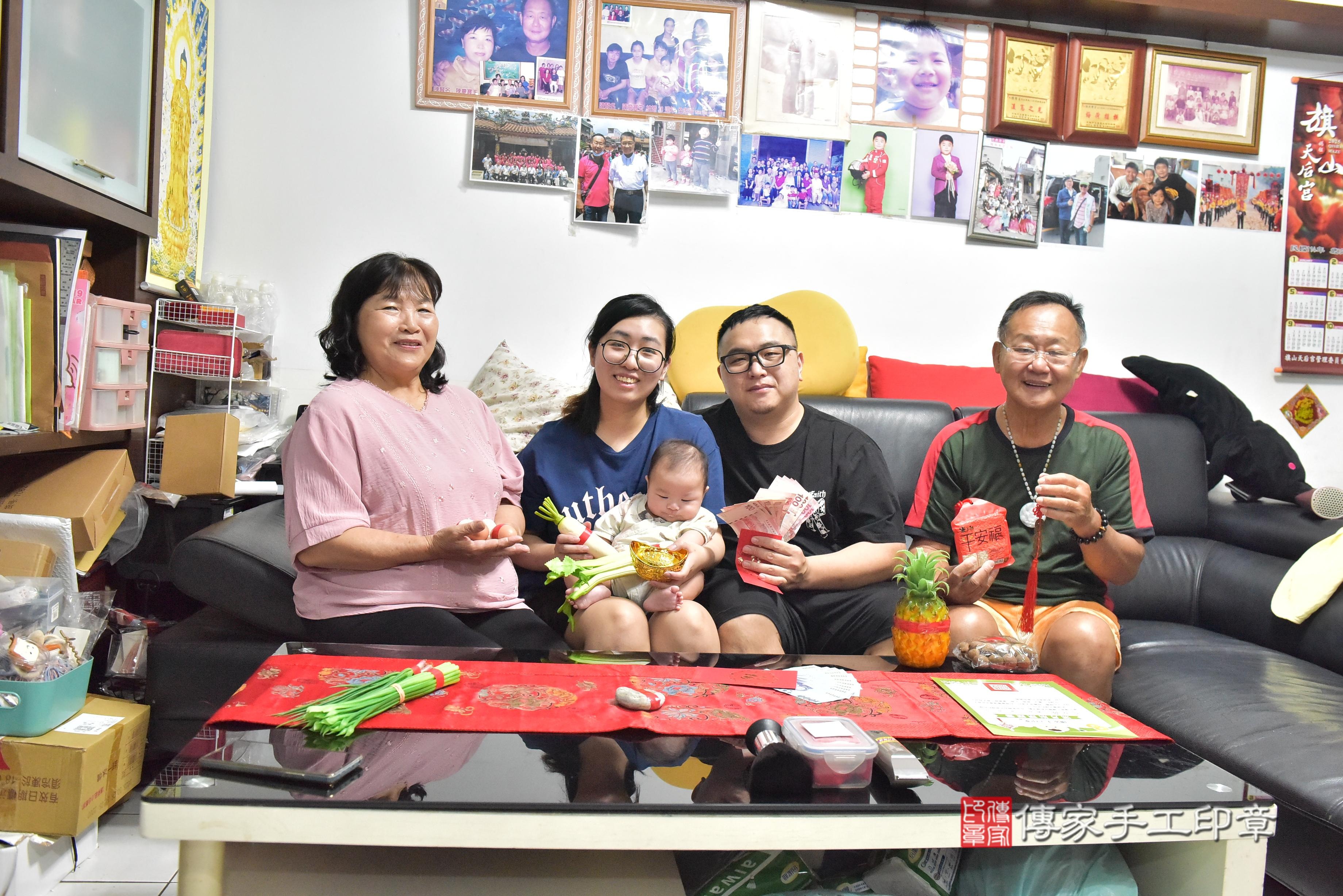 傳家手工印章高雄店、抓周、度脺、中國風會場、傳家嬰兒古禮、吉祥話、抓周道具物品24種、拍照。抓周證書。寶寶抓周、滿周歲、生日快樂、祝福