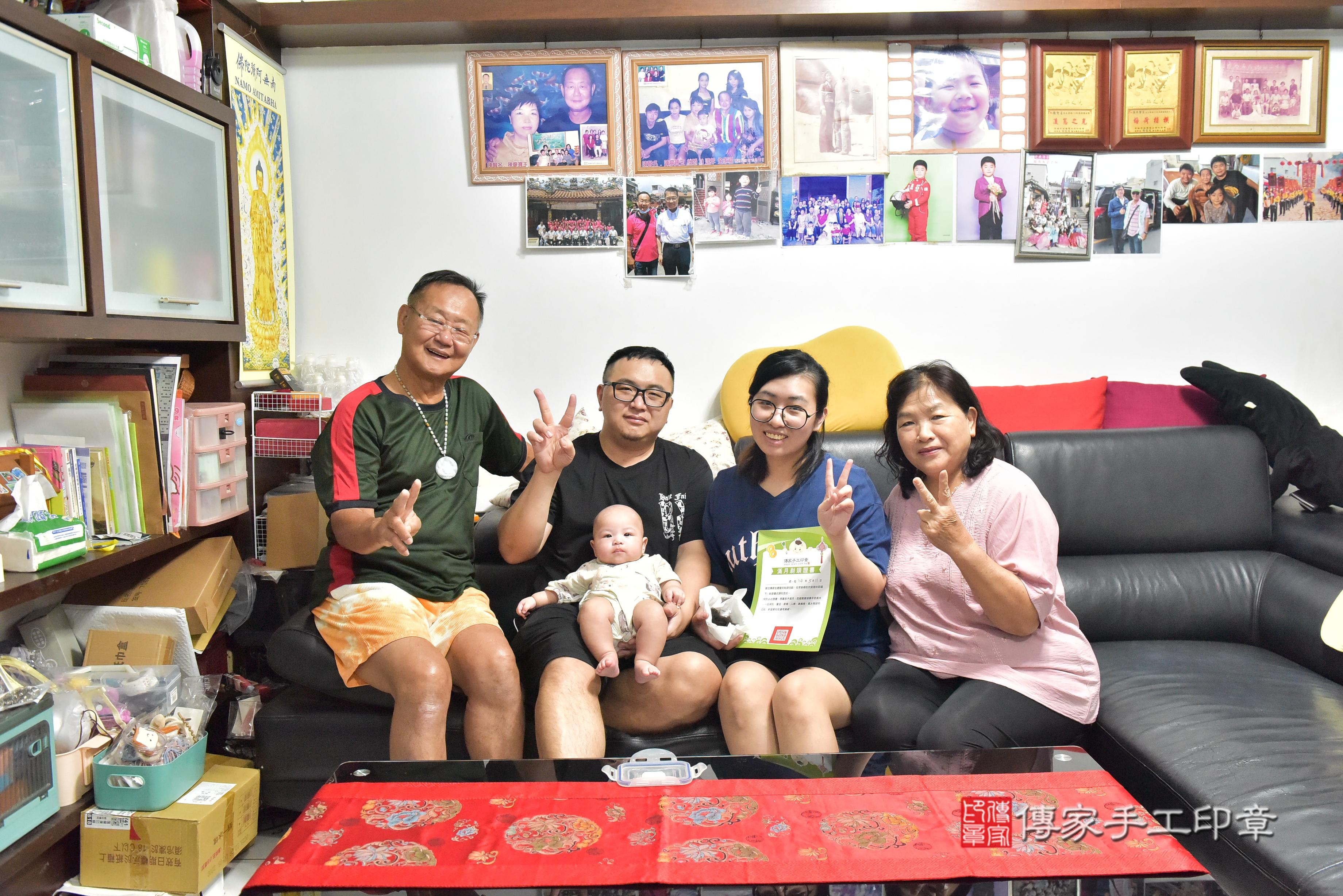 傳家手工印章高雄店、抓周、度脺、中國風會場、傳家嬰兒古禮、吉祥話、抓周道具物品24種、拍照。抓周證書。寶寶抓周、滿周歲、生日快樂、祝福