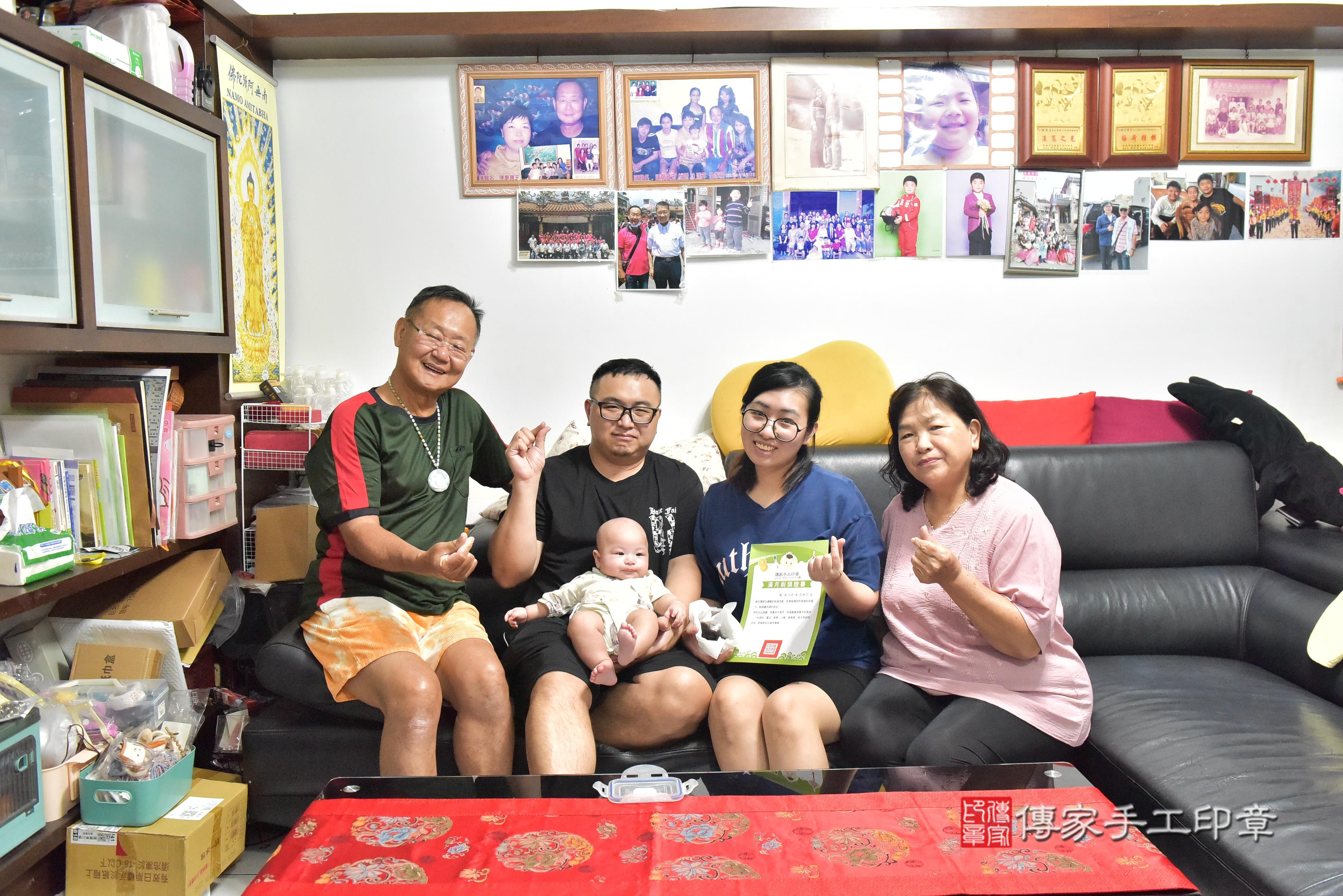 傳家手工印章高雄店、抓周、度脺、中國風會場、傳家嬰兒古禮、吉祥話、抓周道具物品24種、拍照。抓周證書。寶寶抓周、滿周歲、生日快樂、祝福