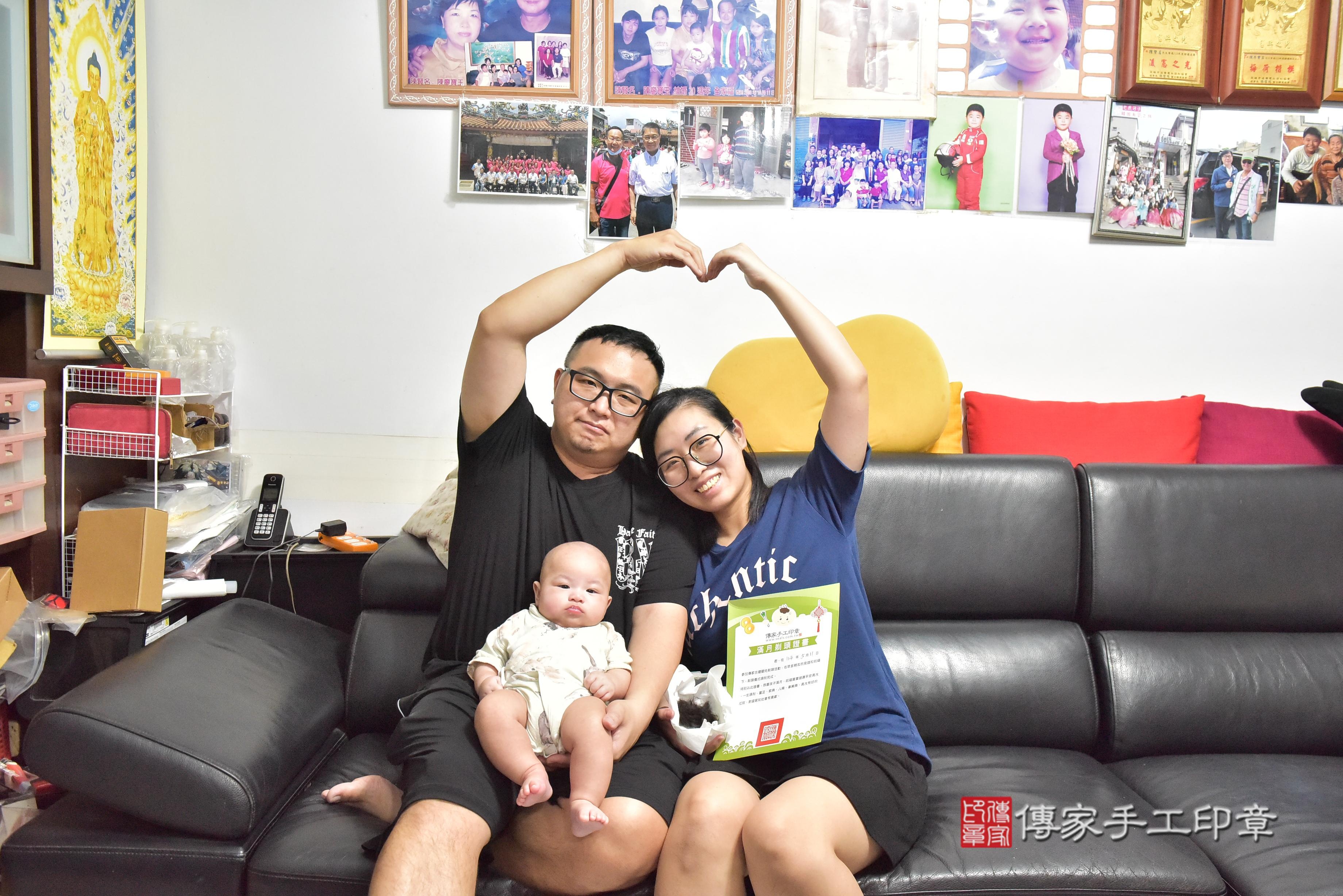傳家手工印章高雄店、抓周、度脺、中國風會場、傳家嬰兒古禮、吉祥話、抓周道具物品24種、拍照。抓周證書。寶寶抓周、滿周歲、生日快樂、祝福