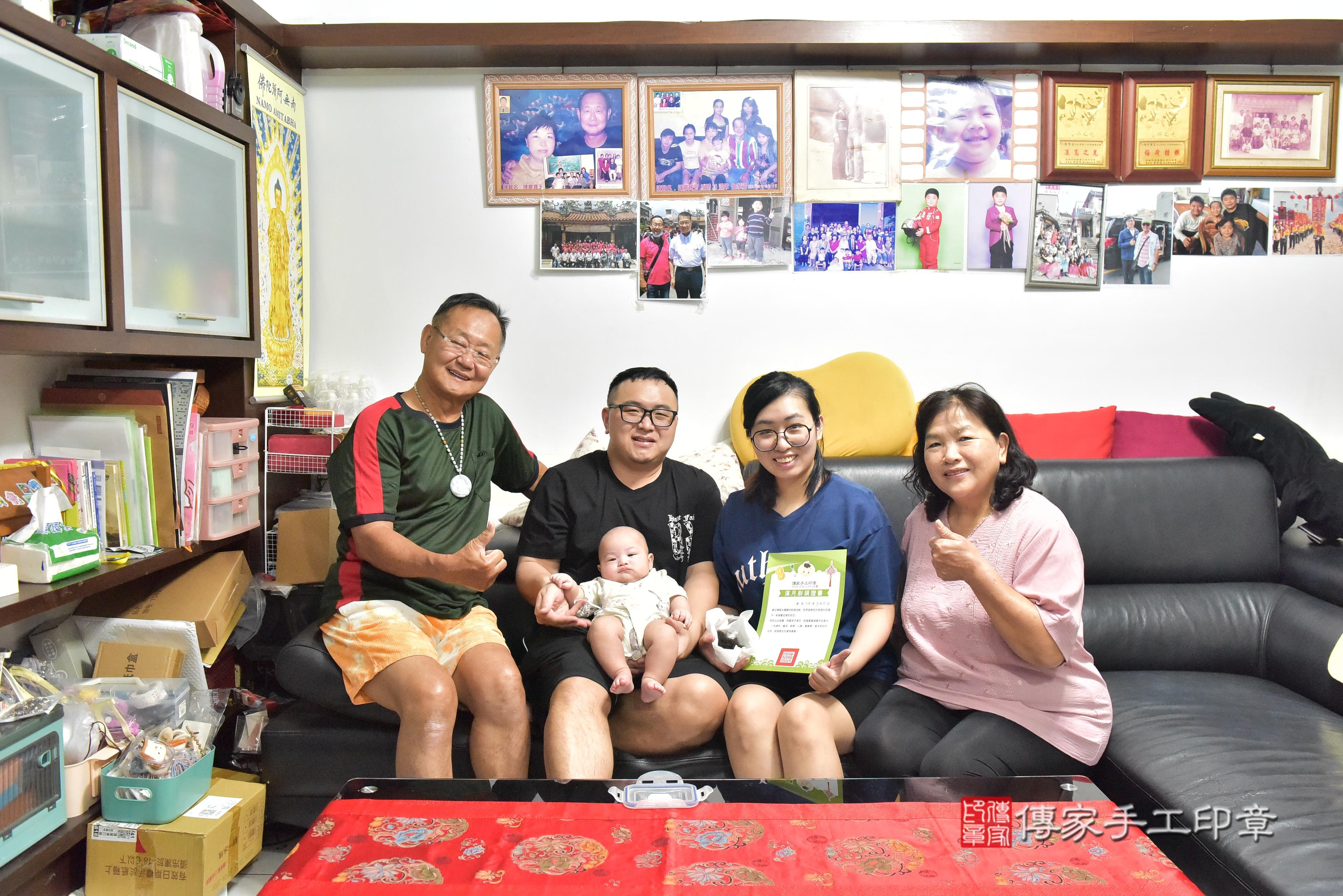傳家手工印章高雄店、抓周、度脺、中國風會場、傳家嬰兒古禮、吉祥話、抓周道具物品24種、拍照。抓周證書。寶寶抓周、滿周歲、生日快樂、祝福