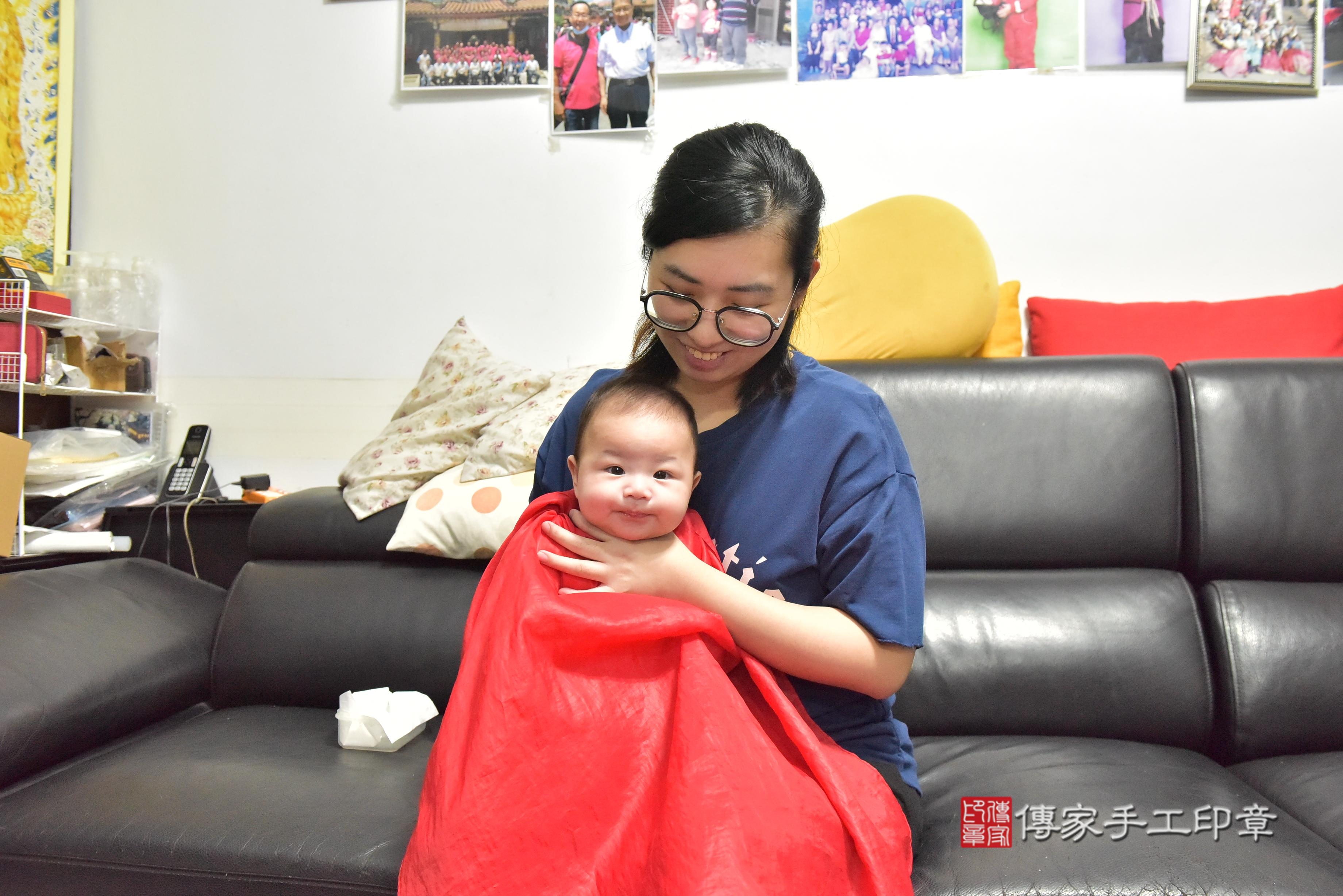 傳家手工印章高雄店、抓周、度脺、中國風會場、傳家嬰兒古禮、吉祥話、抓周道具物品24種、拍照。抓周證書。寶寶抓周、滿周歲、生日快樂、祝福