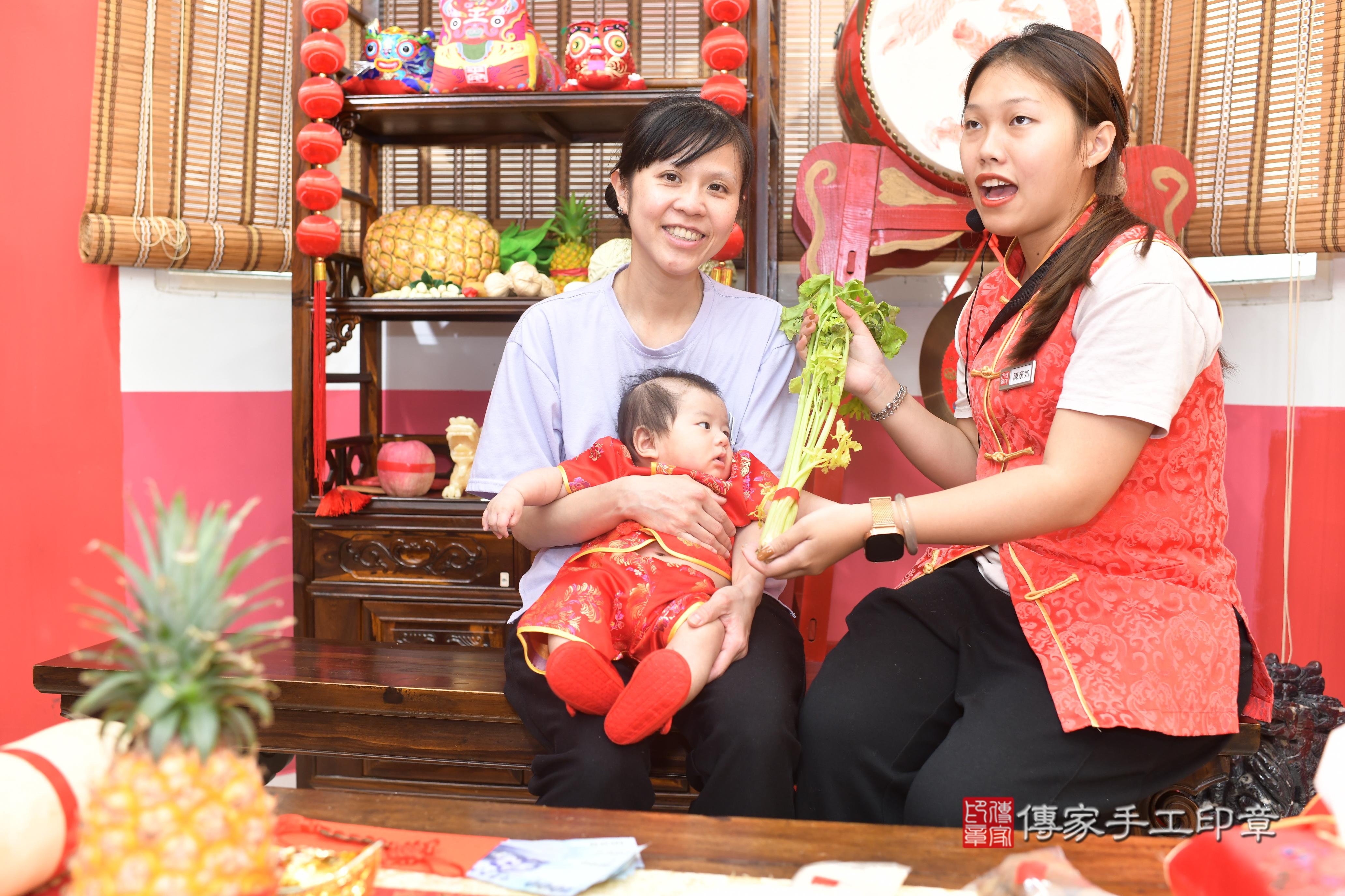 傳家手工印章高雄店、抓周、度脺、中國風會場、傳家嬰兒古禮、吉祥話、抓周道具物品24種、拍照。抓周證書。寶寶抓周、滿周歲、生日快樂、祝福