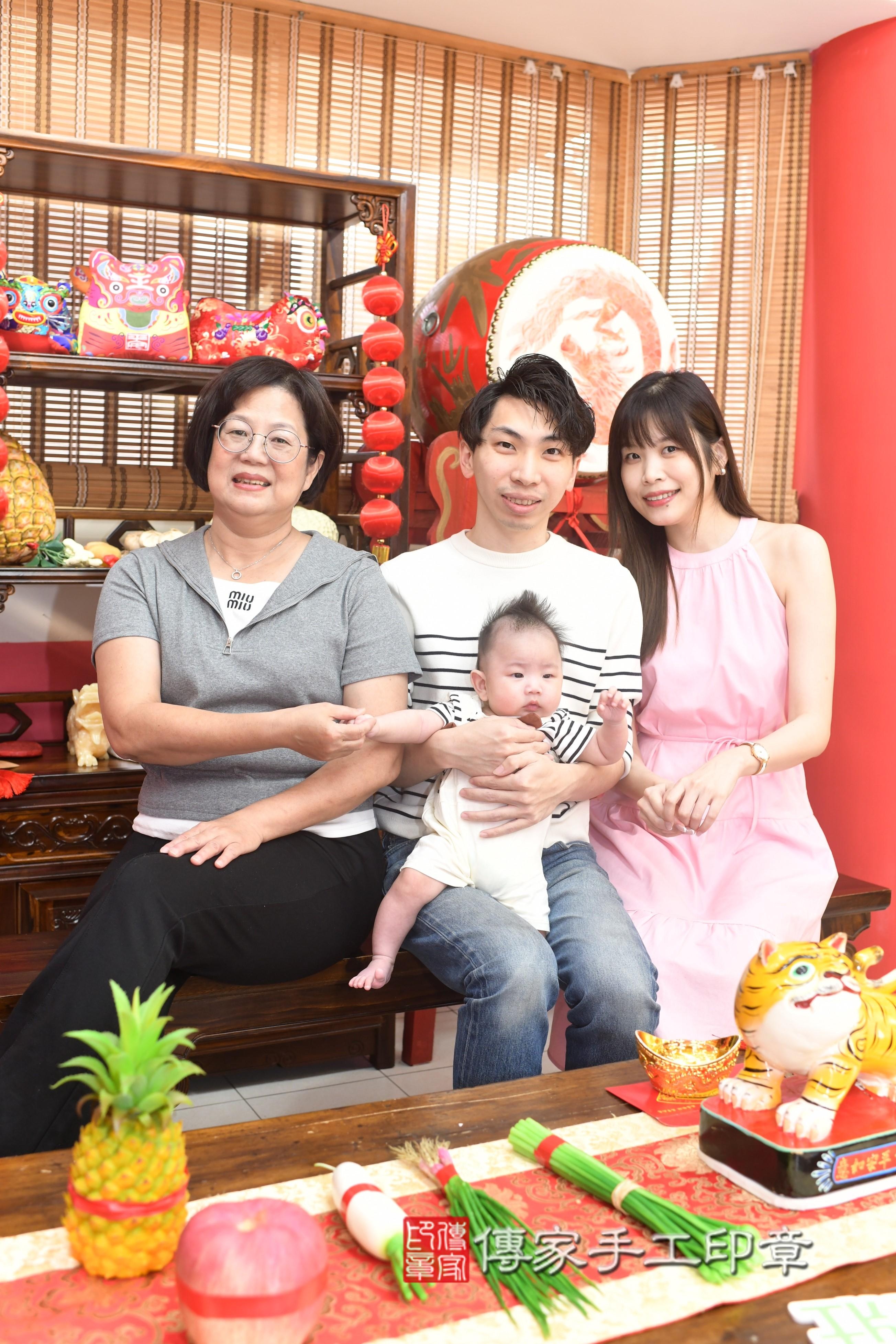 傳家手工印章高雄店、抓周、度脺、中國風會場、傳家嬰兒古禮、吉祥話、抓周道具物品24種、拍照。抓周證書。寶寶抓周、滿周歲、生日快樂、祝福