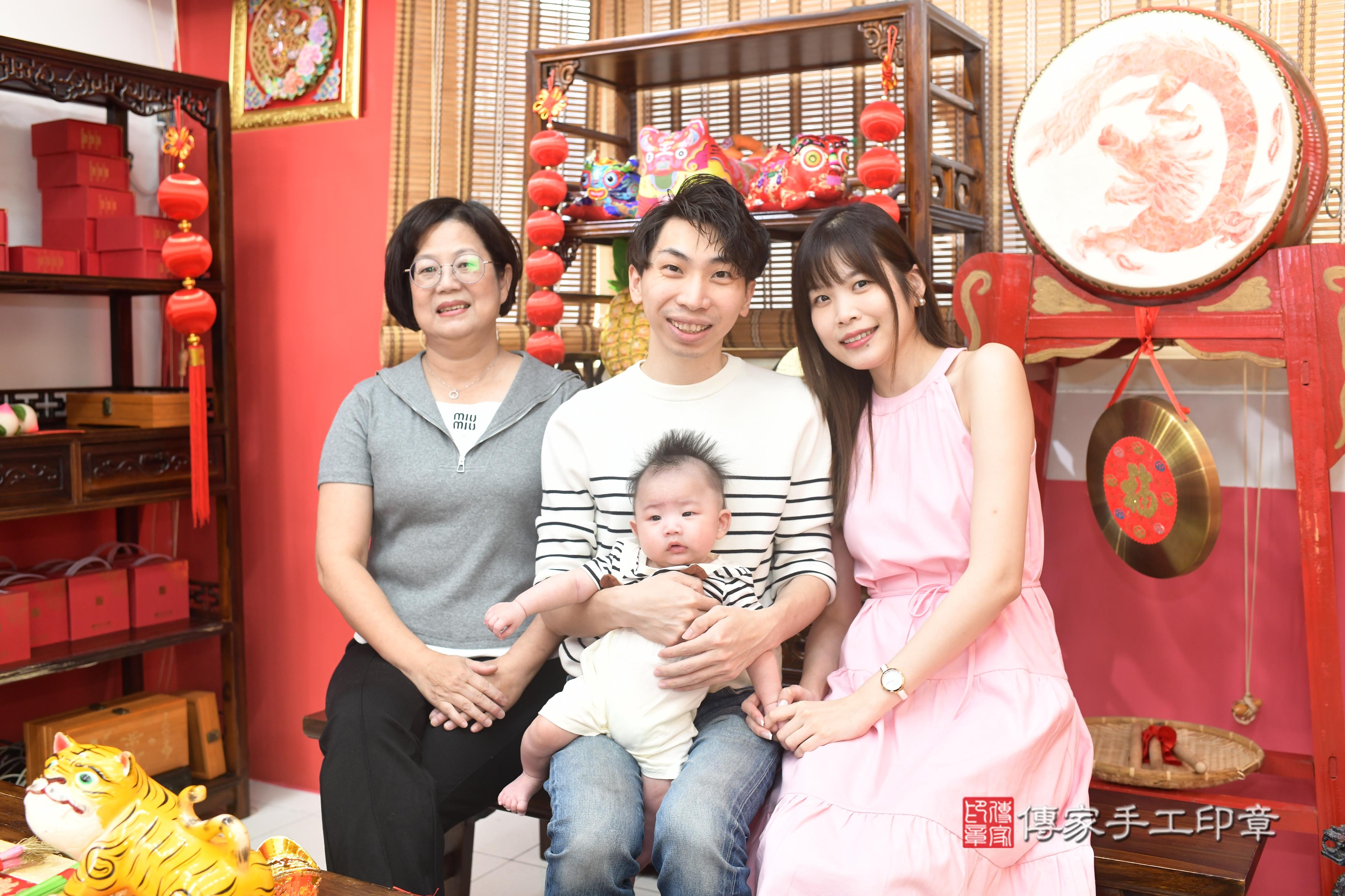 傳家手工印章高雄店、抓周、度脺、中國風會場、傳家嬰兒古禮、吉祥話、抓周道具物品24種、拍照。抓周證書。寶寶抓周、滿周歲、生日快樂、祝福