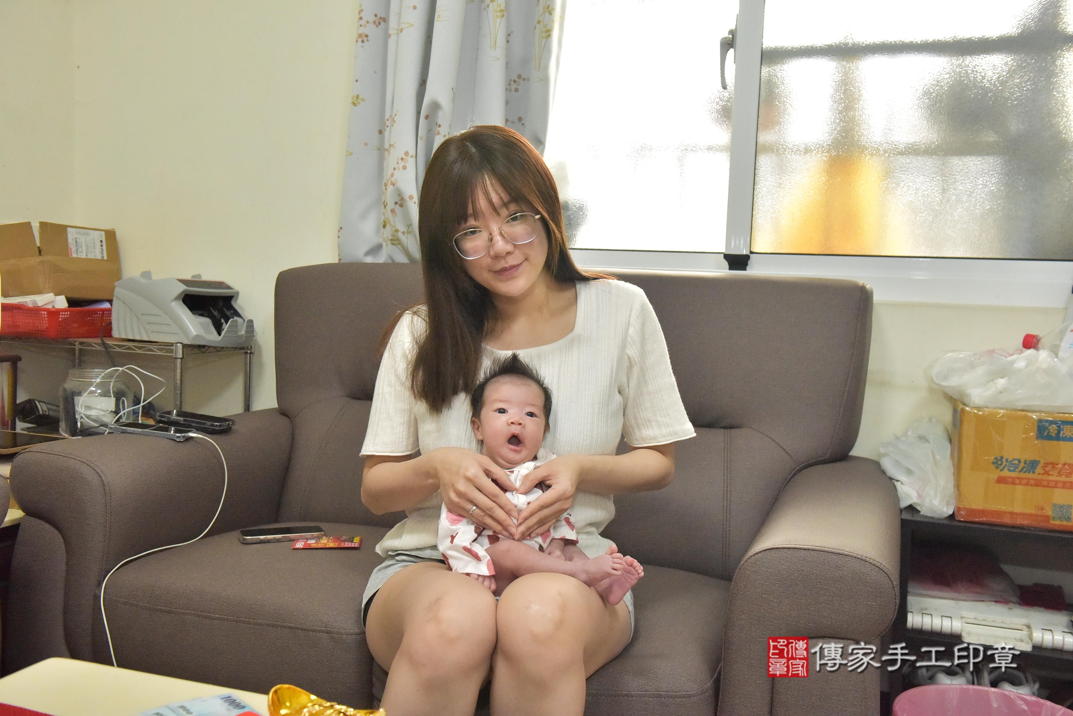 傳家手工印章高雄店、抓周、度脺、中國風會場、傳家嬰兒古禮、吉祥話、抓周道具物品24種、拍照。抓周證書。寶寶抓周、滿周歲、生日快樂、祝福