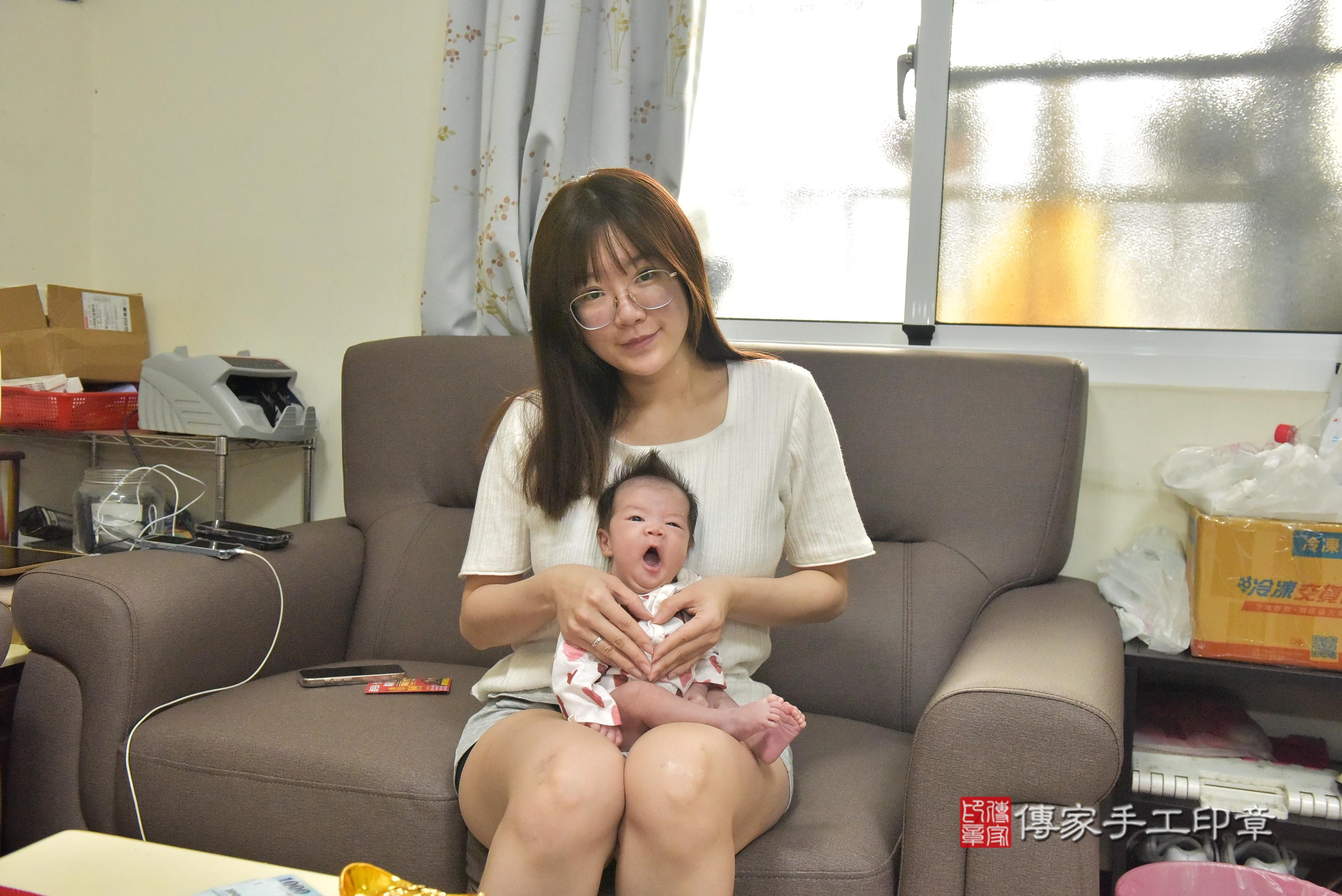 傳家手工印章高雄店、抓周、度脺、中國風會場、傳家嬰兒古禮、吉祥話、抓周道具物品24種、拍照。抓周證書。寶寶抓周、滿周歲、生日快樂、祝福