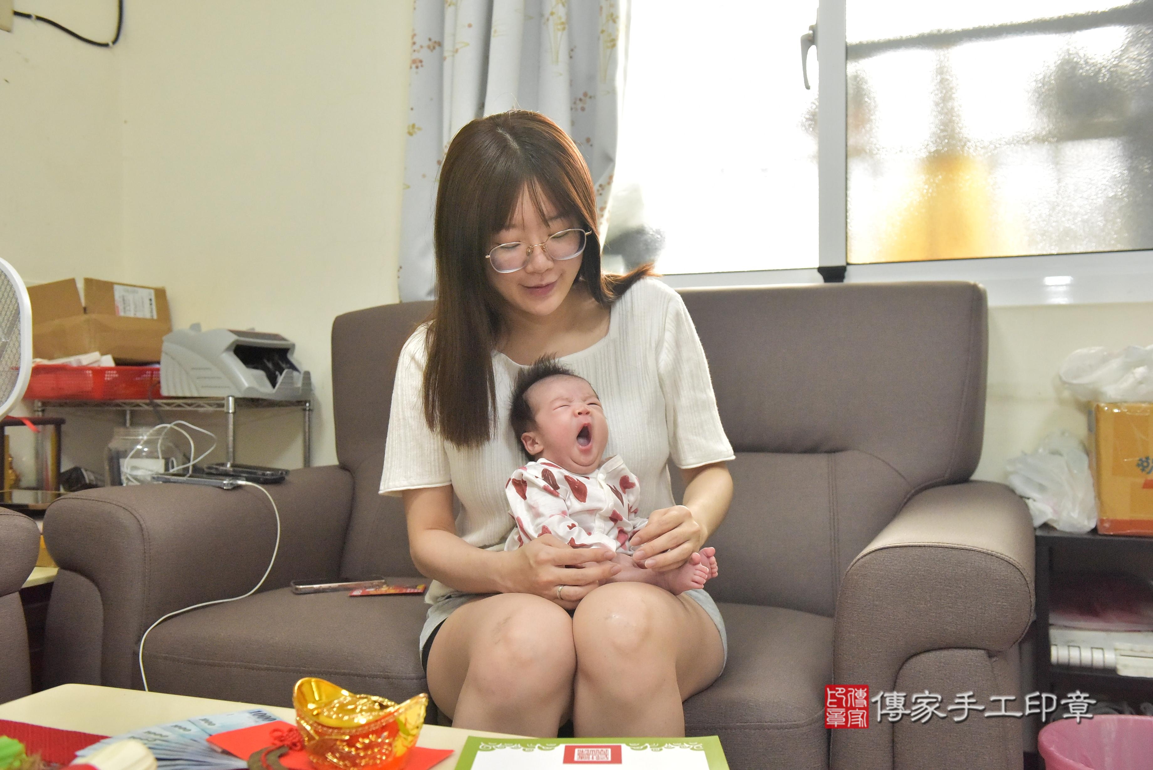 傳家手工印章高雄店、抓周、度脺、中國風會場、傳家嬰兒古禮、吉祥話、抓周道具物品24種、拍照。抓周證書。寶寶抓周、滿周歲、生日快樂、祝福