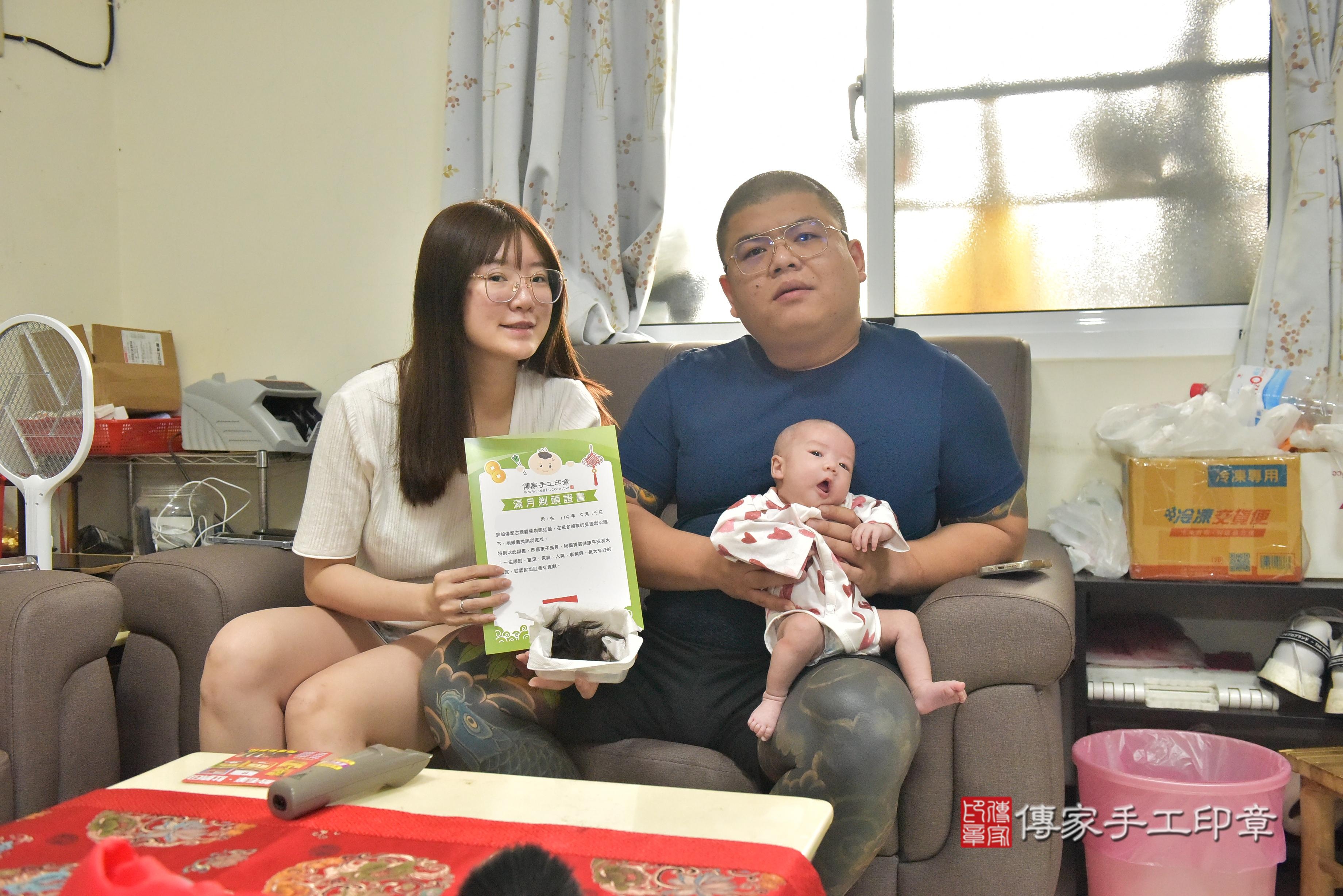 傳家手工印章高雄店、抓周、度脺、中國風會場、傳家嬰兒古禮、吉祥話、抓周道具物品24種、拍照。抓周證書。寶寶抓周、滿周歲、生日快樂、祝福