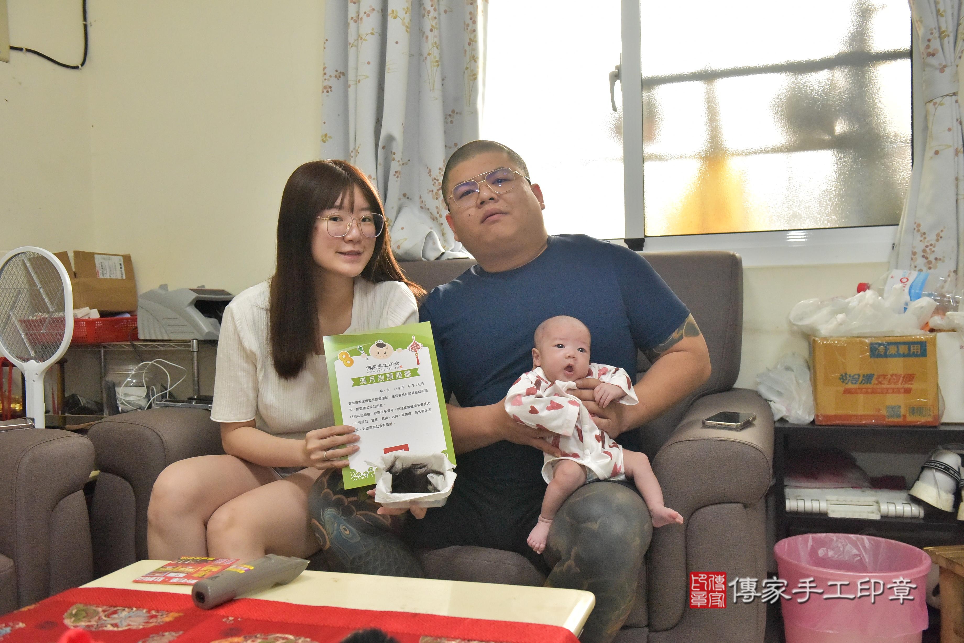 傳家手工印章高雄店、抓周、度脺、中國風會場、傳家嬰兒古禮、吉祥話、抓周道具物品24種、拍照。抓周證書。寶寶抓周、滿周歲、生日快樂、祝福