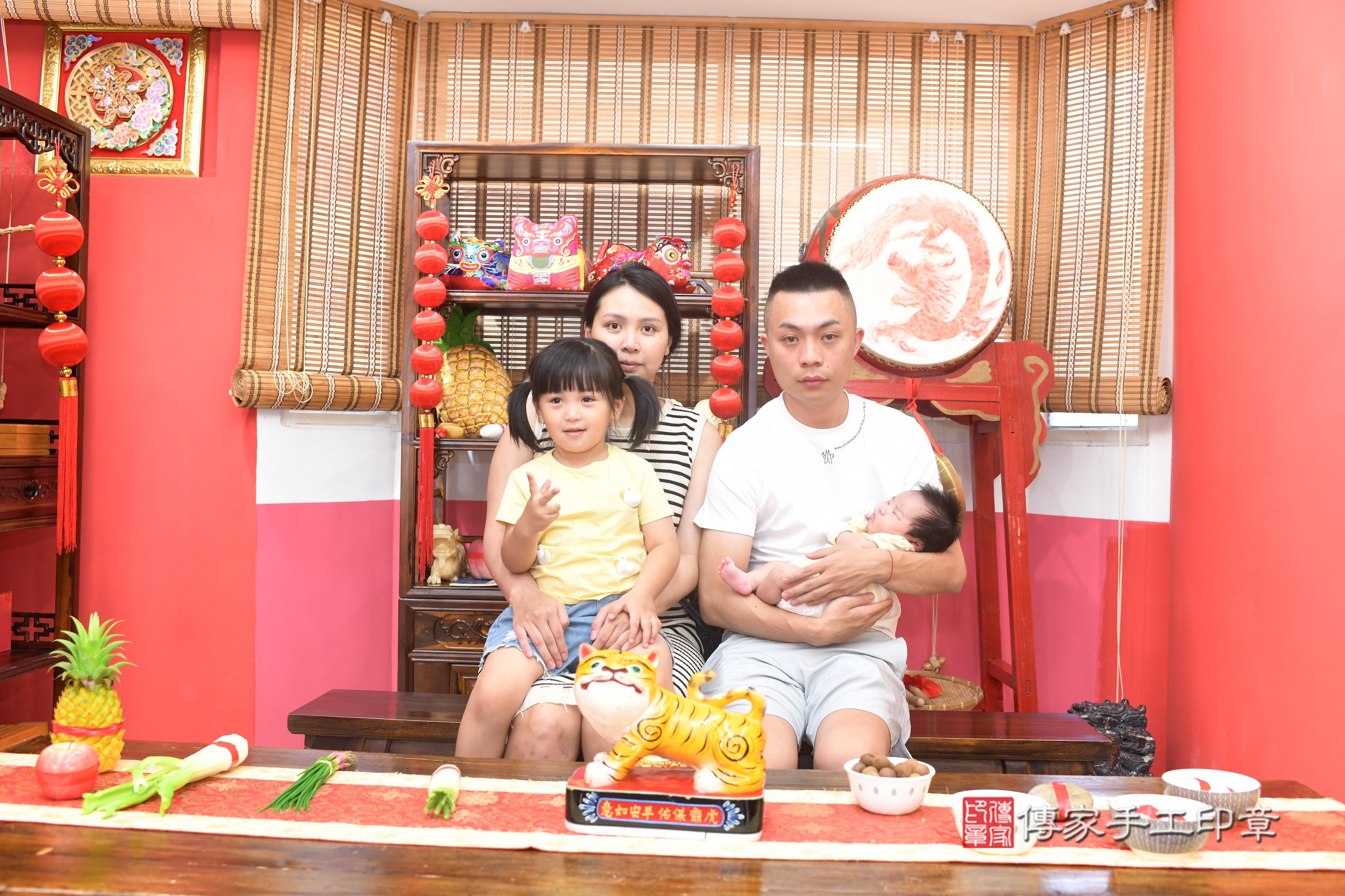 傳家手工印章高雄店、抓周、度脺、中國風會場、傳家嬰兒古禮、吉祥話、抓周道具物品24種、拍照。抓周證書。寶寶抓周、滿周歲、生日快樂、祝福