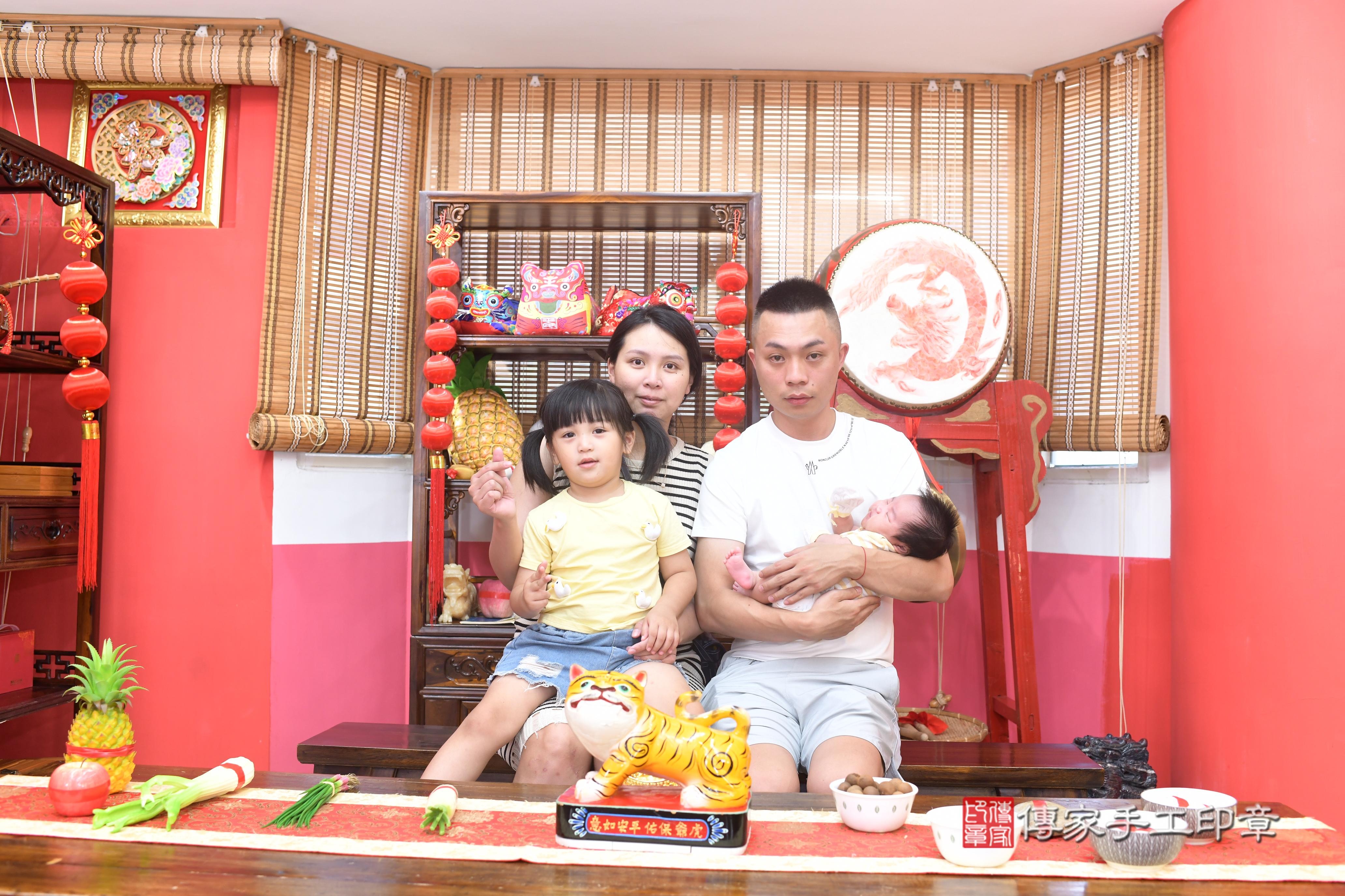 傳家手工印章高雄店、抓周、度脺、中國風會場、傳家嬰兒古禮、吉祥話、抓周道具物品24種、拍照。抓周證書。寶寶抓周、滿周歲、生日快樂、祝福