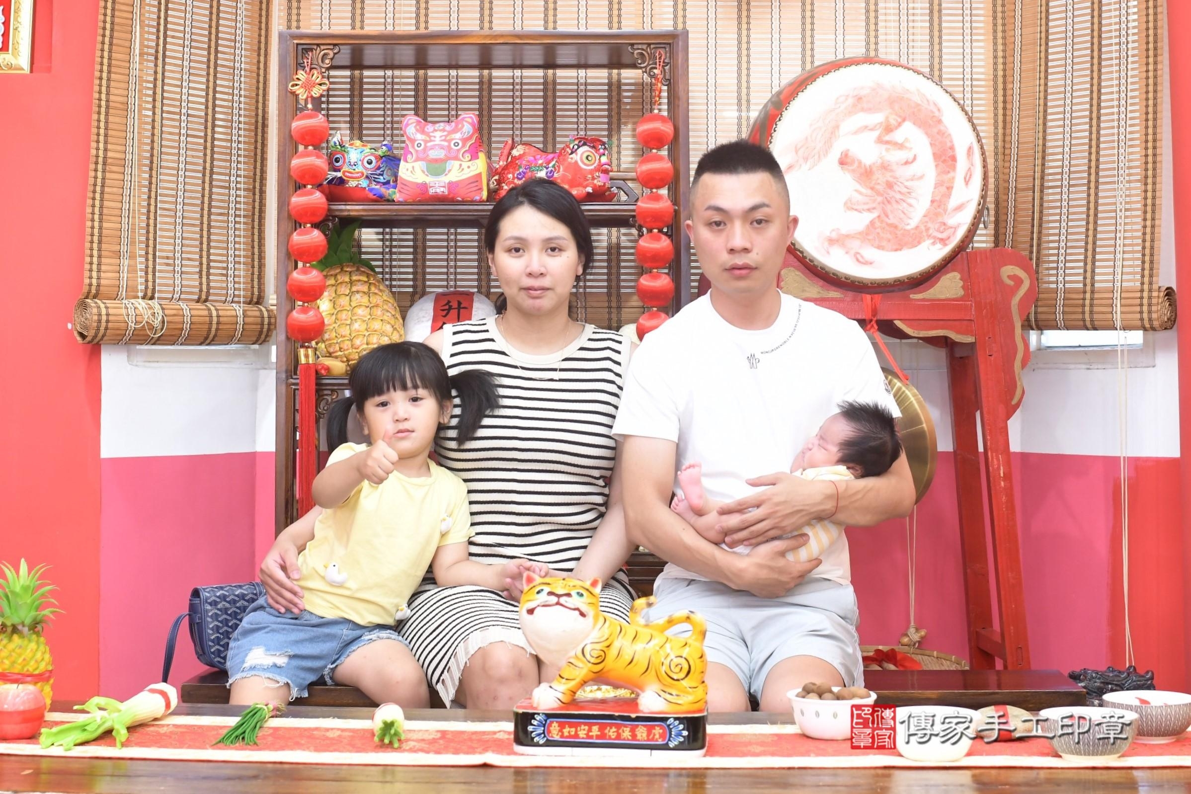 傳家手工印章高雄店、抓周、度脺、中國風會場、傳家嬰兒古禮、吉祥話、抓周道具物品24種、拍照。抓周證書。寶寶抓周、滿周歲、生日快樂、祝福