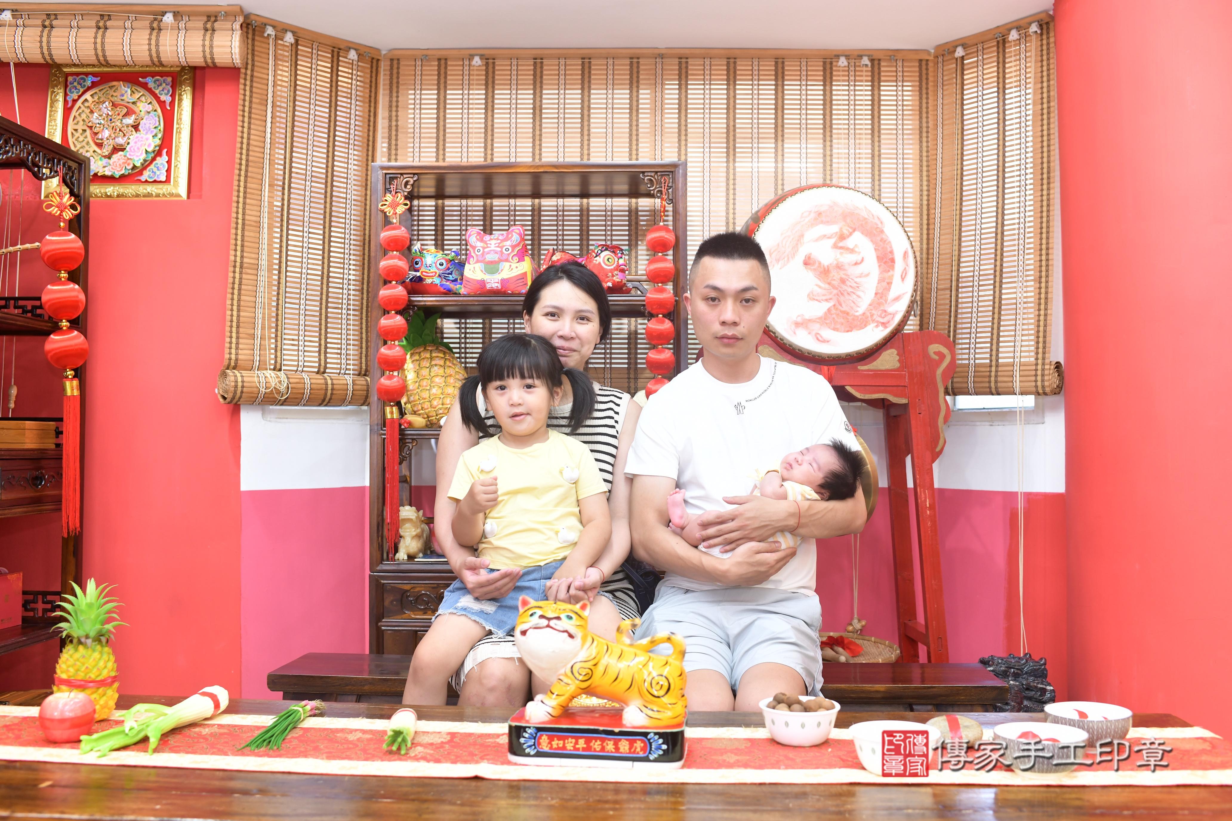 傳家手工印章高雄店、抓周、度脺、中國風會場、傳家嬰兒古禮、吉祥話、抓周道具物品24種、拍照。抓周證書。寶寶抓周、滿周歲、生日快樂、祝福