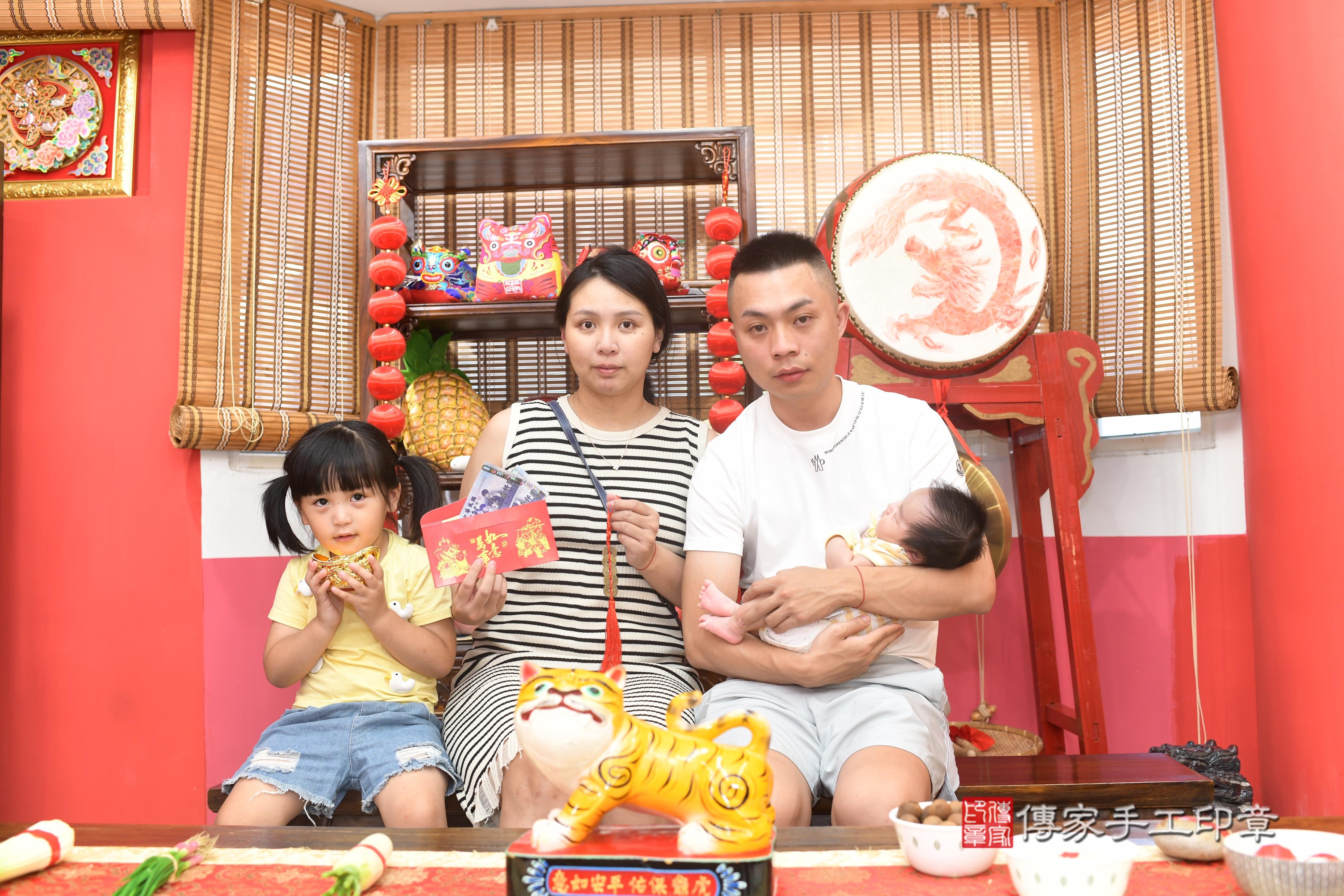 傳家手工印章高雄店、抓周、度脺、中國風會場、傳家嬰兒古禮、吉祥話、抓周道具物品24種、拍照。抓周證書。寶寶抓周、滿周歲、生日快樂、祝福