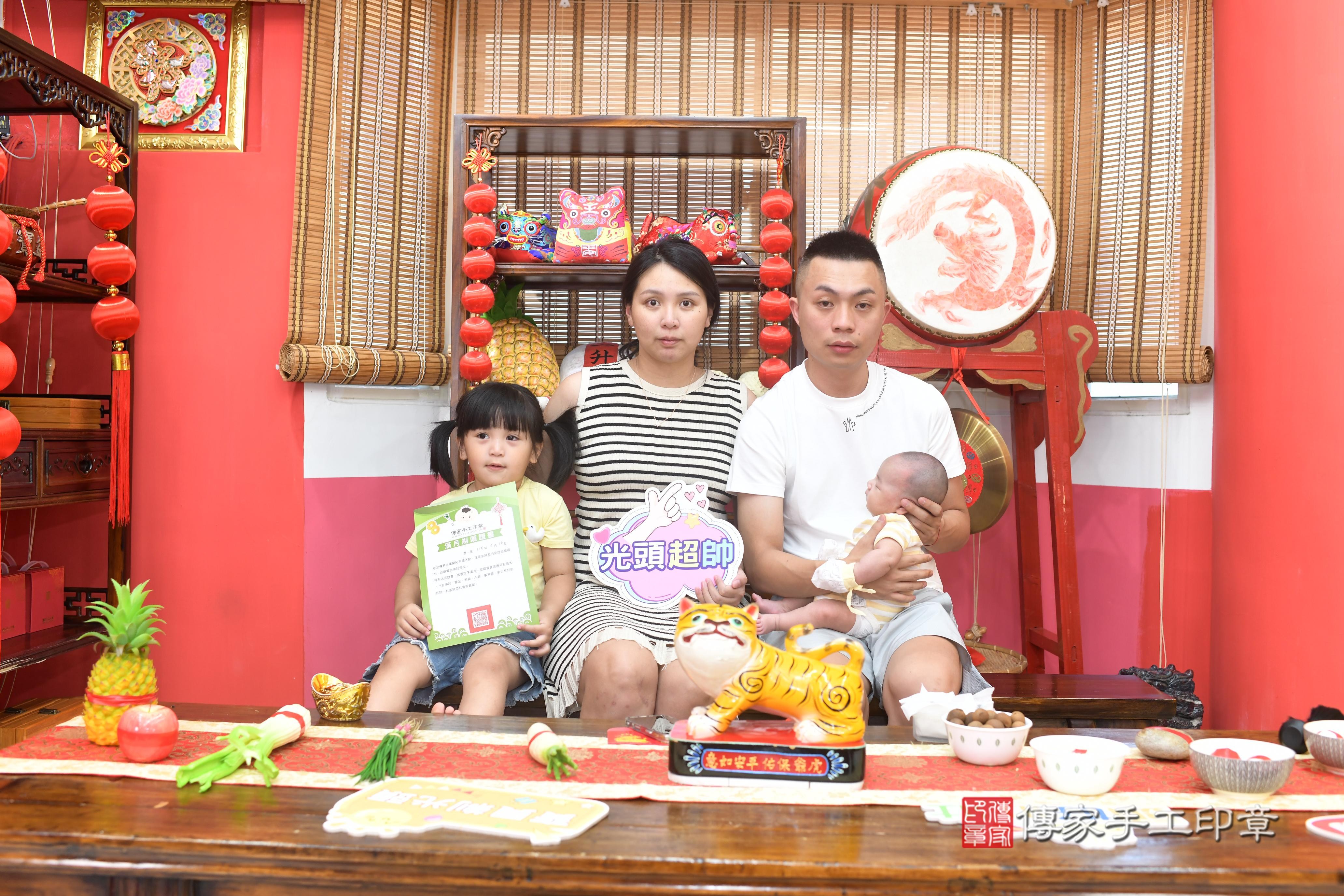 傳家手工印章高雄店、抓周、度脺、中國風會場、傳家嬰兒古禮、吉祥話、抓周道具物品24種、拍照。抓周證書。寶寶抓周、滿周歲、生日快樂、祝福