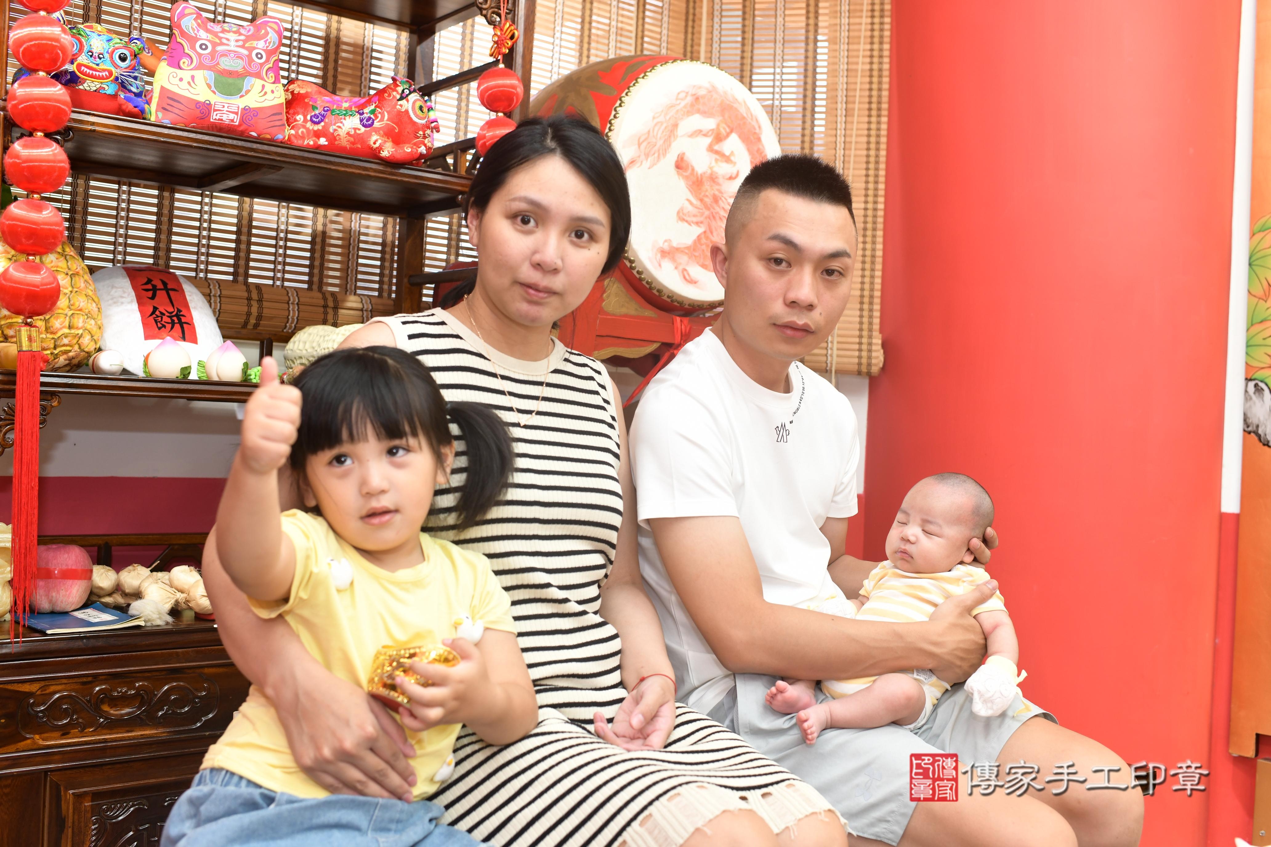傳家手工印章高雄店、抓周、度脺、中國風會場、傳家嬰兒古禮、吉祥話、抓周道具物品24種、拍照。抓周證書。寶寶抓周、滿周歲、生日快樂、祝福