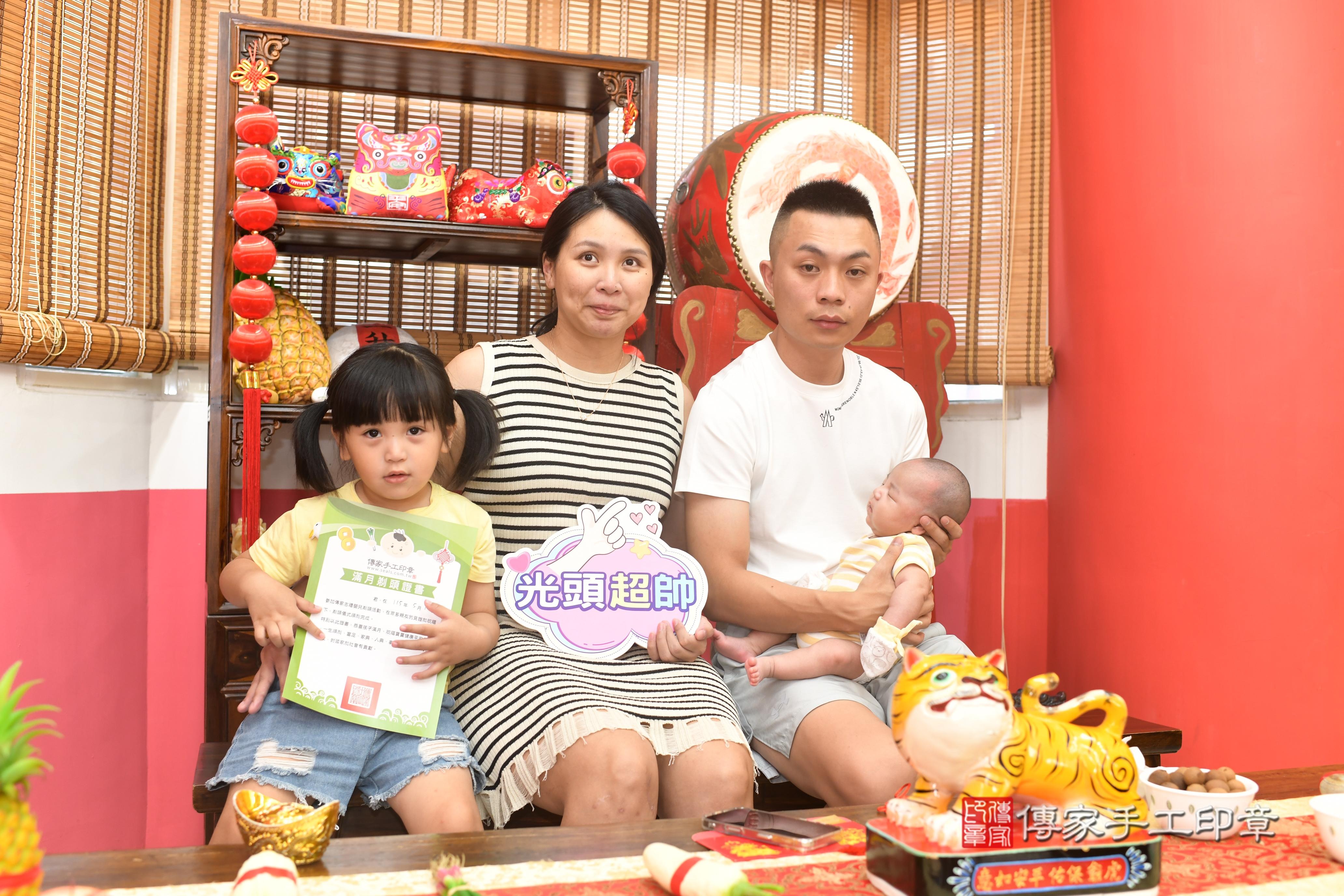 傳家手工印章高雄店、抓周、度脺、中國風會場、傳家嬰兒古禮、吉祥話、抓周道具物品24種、拍照。抓周證書。寶寶抓周、滿周歲、生日快樂、祝福