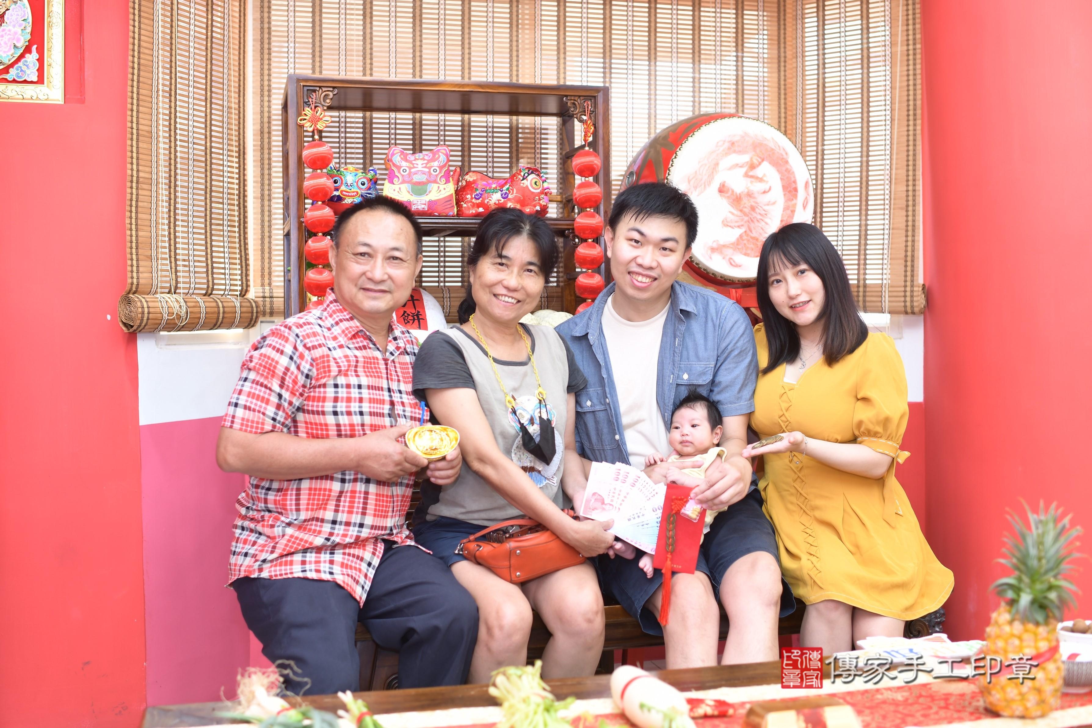 傳家手工印章高雄店、抓周、度脺、中國風會場、傳家嬰兒古禮、吉祥話、抓周道具物品24種、拍照。抓周證書。寶寶抓周、滿周歲、生日快樂、祝福