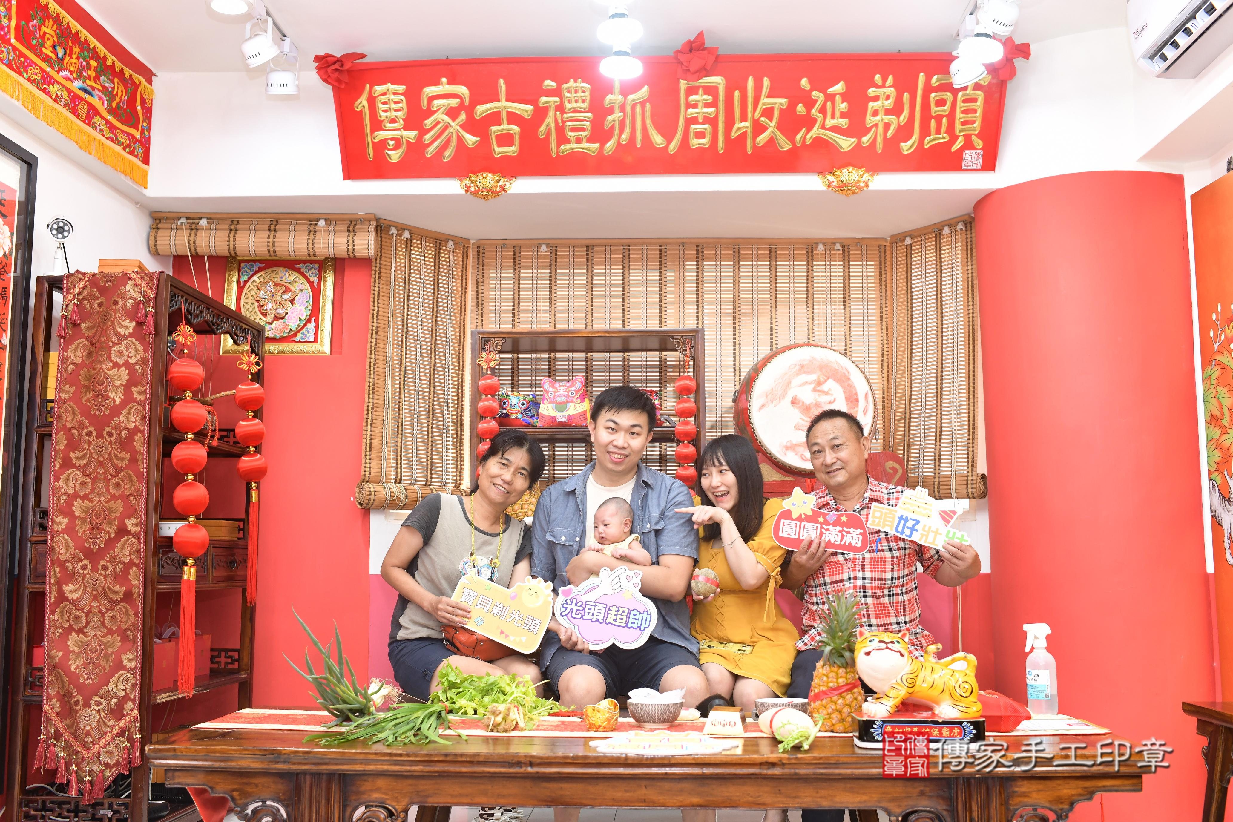 傳家手工印章高雄店、抓周、度脺、中國風會場、傳家嬰兒古禮、吉祥話、抓周道具物品24種、拍照。抓周證書。寶寶抓周、滿周歲、生日快樂、祝福
