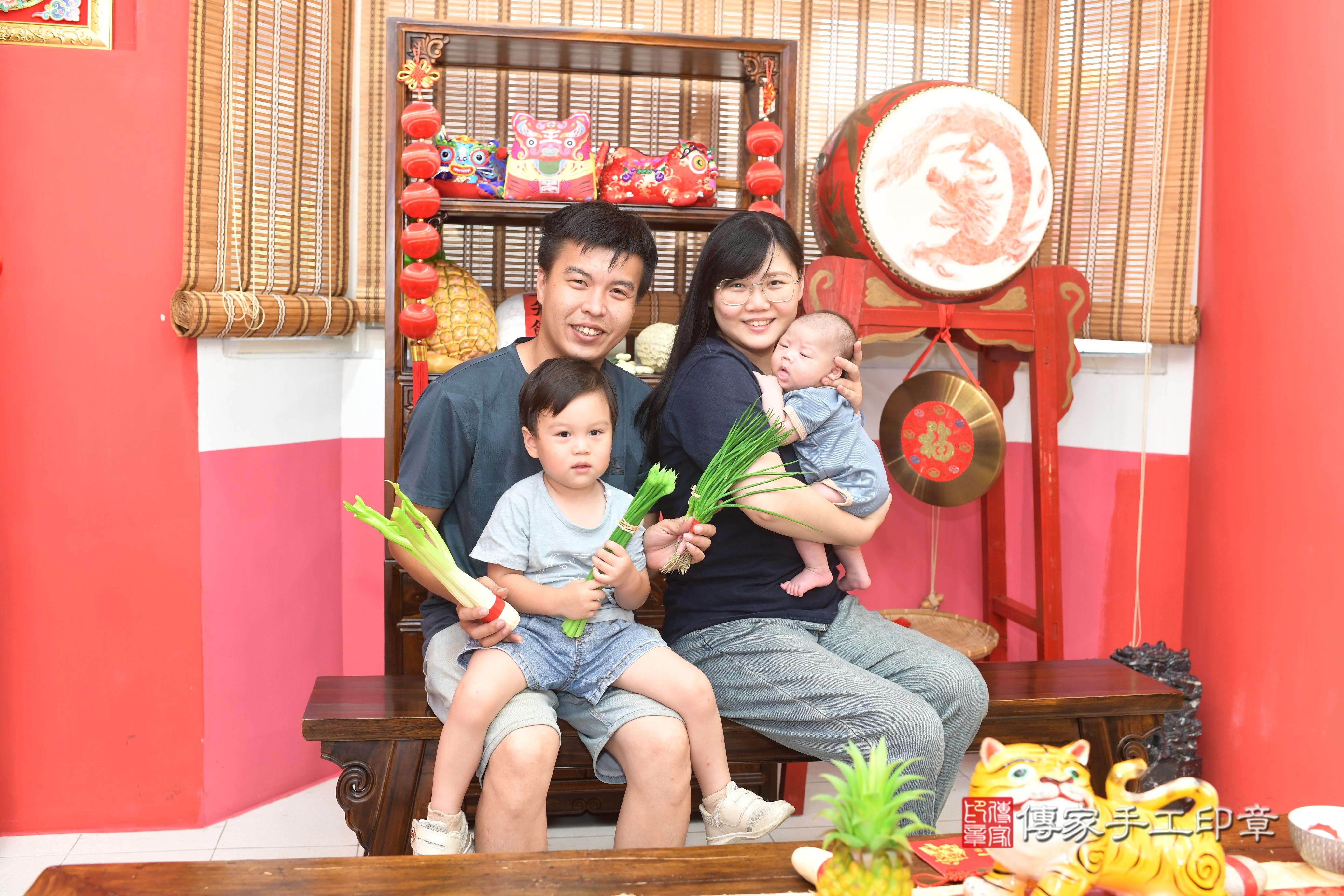 傳家手工印章高雄店、抓周、度脺、中國風會場、傳家嬰兒古禮、吉祥話、抓周道具物品24種、拍照。抓周證書。寶寶抓周、滿周歲、生日快樂、祝福
