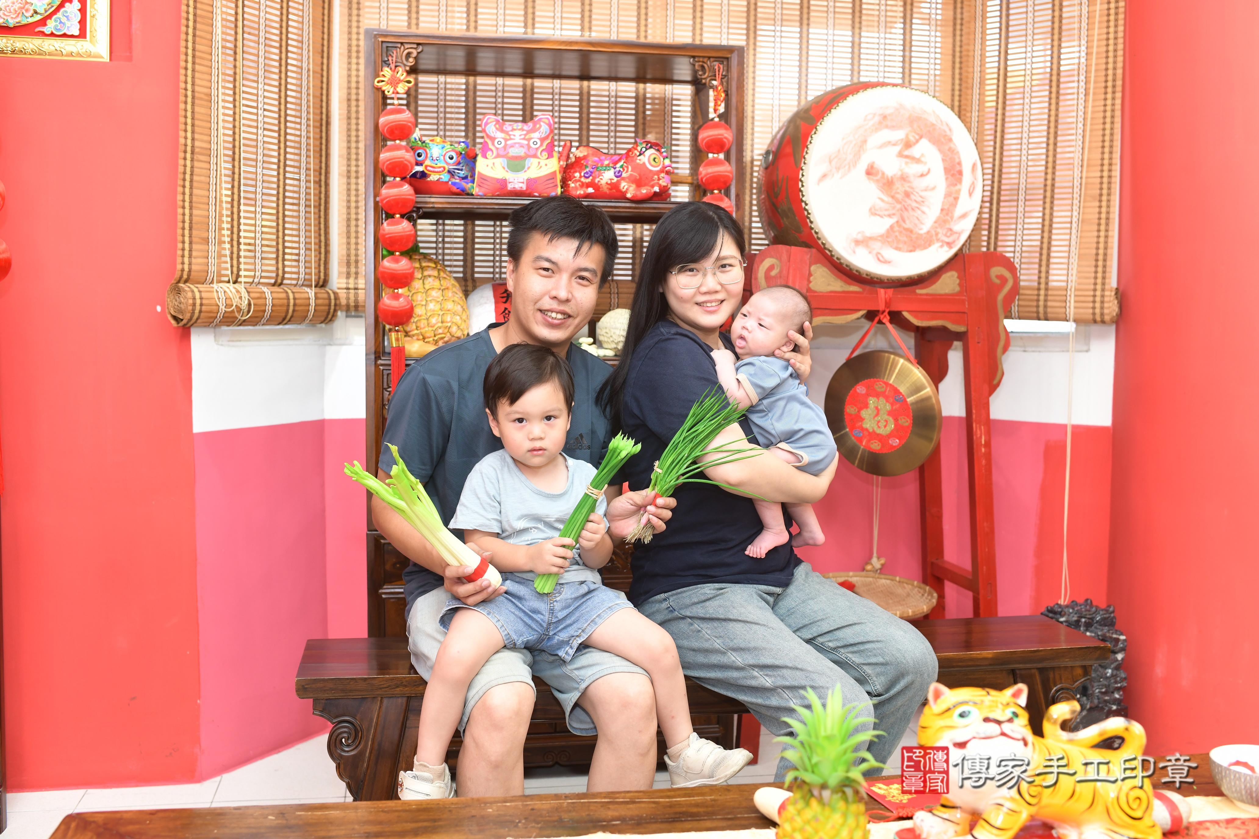 傳家手工印章高雄店、抓周、度脺、中國風會場、傳家嬰兒古禮、吉祥話、抓周道具物品24種、拍照。抓周證書。寶寶抓周、滿周歲、生日快樂、祝福
