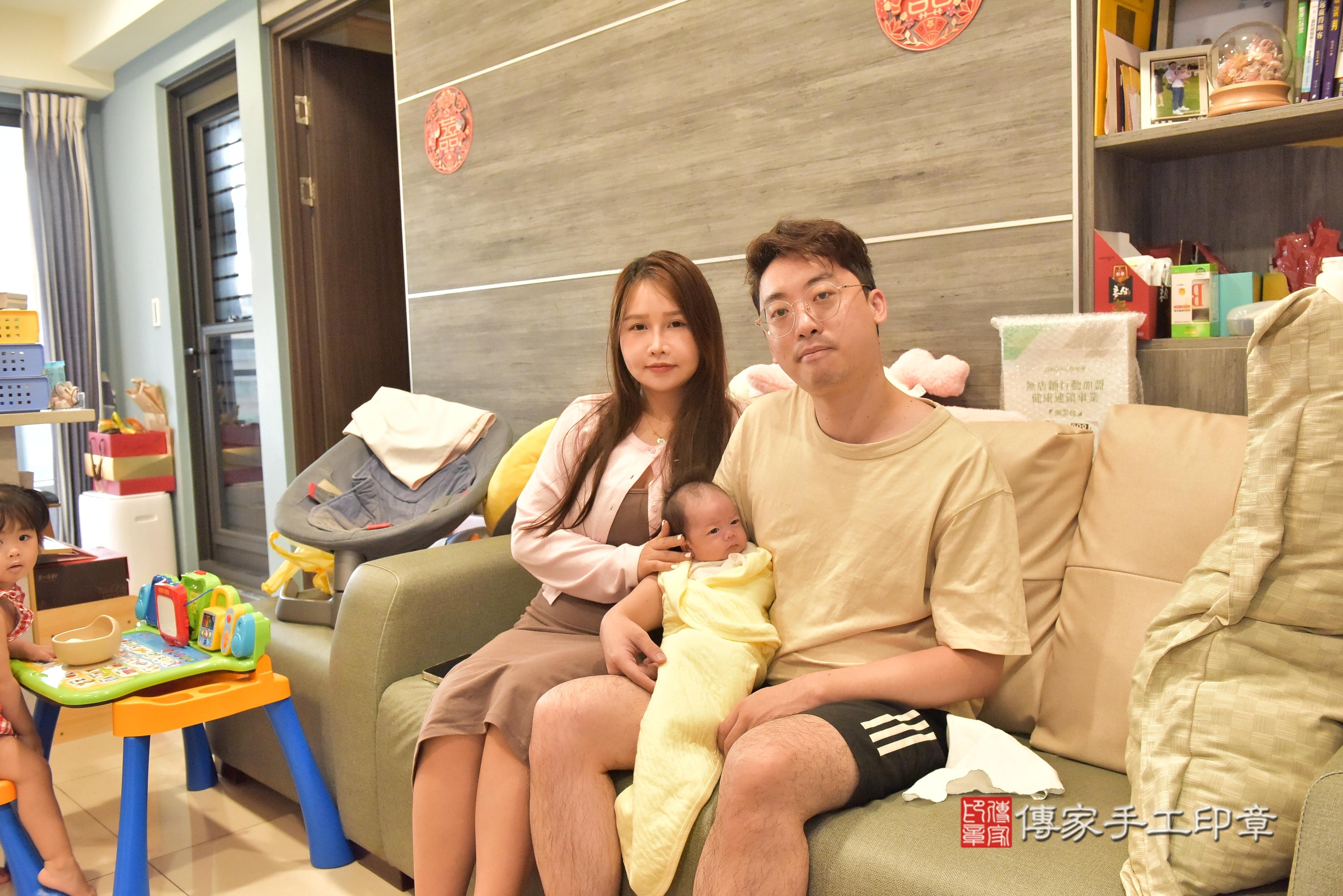 傳家手工印章高雄店、抓周、度脺、中國風會場、傳家嬰兒古禮、吉祥話、抓周道具物品24種、拍照。抓周證書。寶寶抓周、滿周歲、生日快樂、祝福