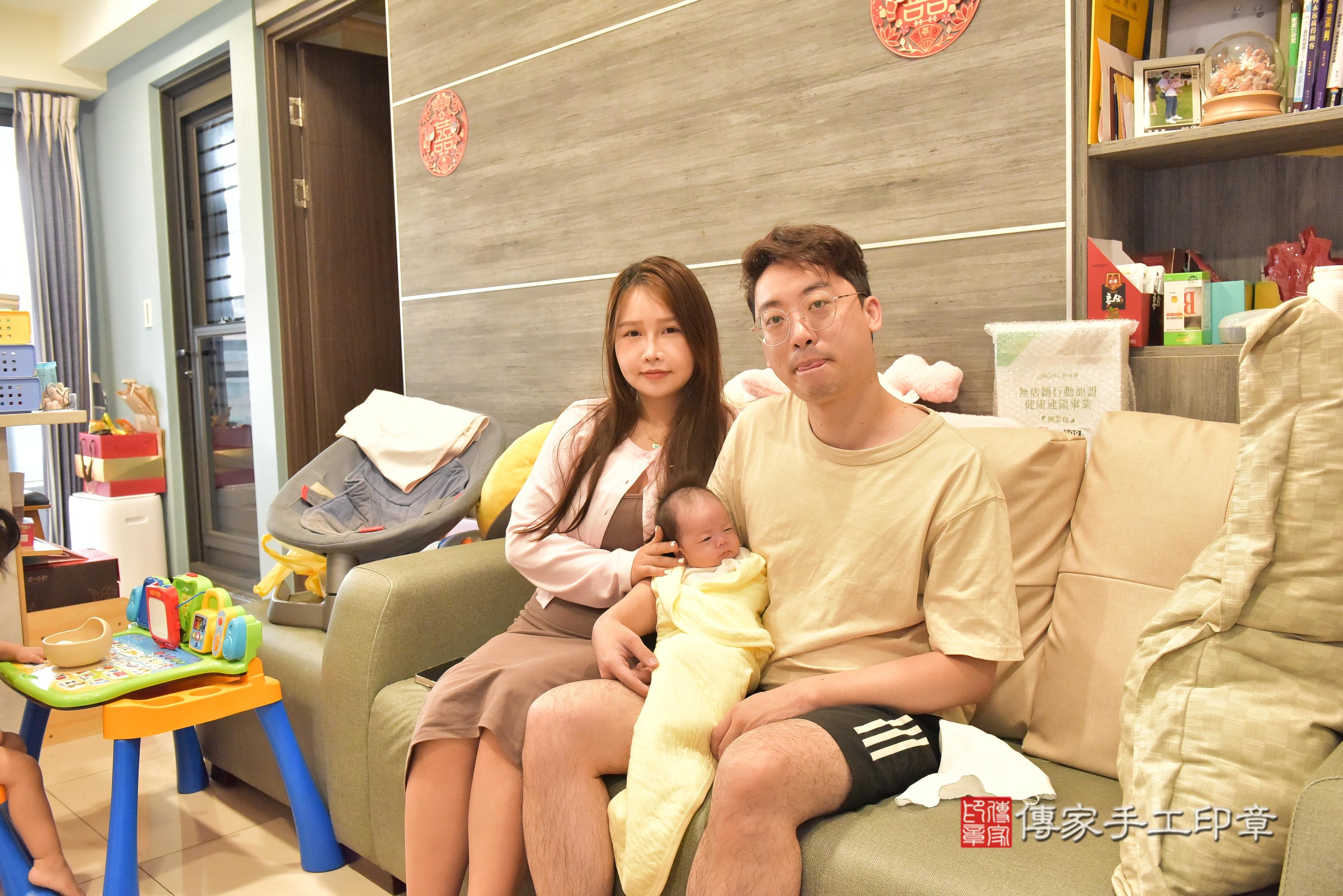傳家手工印章高雄店、抓周、度脺、中國風會場、傳家嬰兒古禮、吉祥話、抓周道具物品24種、拍照。抓周證書。寶寶抓周、滿周歲、生日快樂、祝福