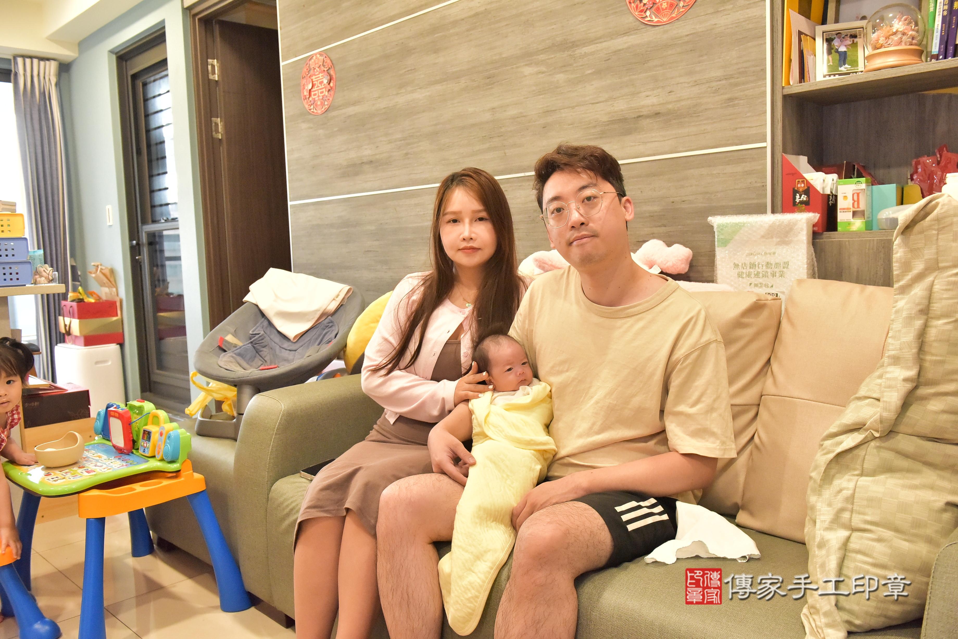 傳家手工印章高雄店、抓周、度脺、中國風會場、傳家嬰兒古禮、吉祥話、抓周道具物品24種、拍照。抓周證書。寶寶抓周、滿周歲、生日快樂、祝福
