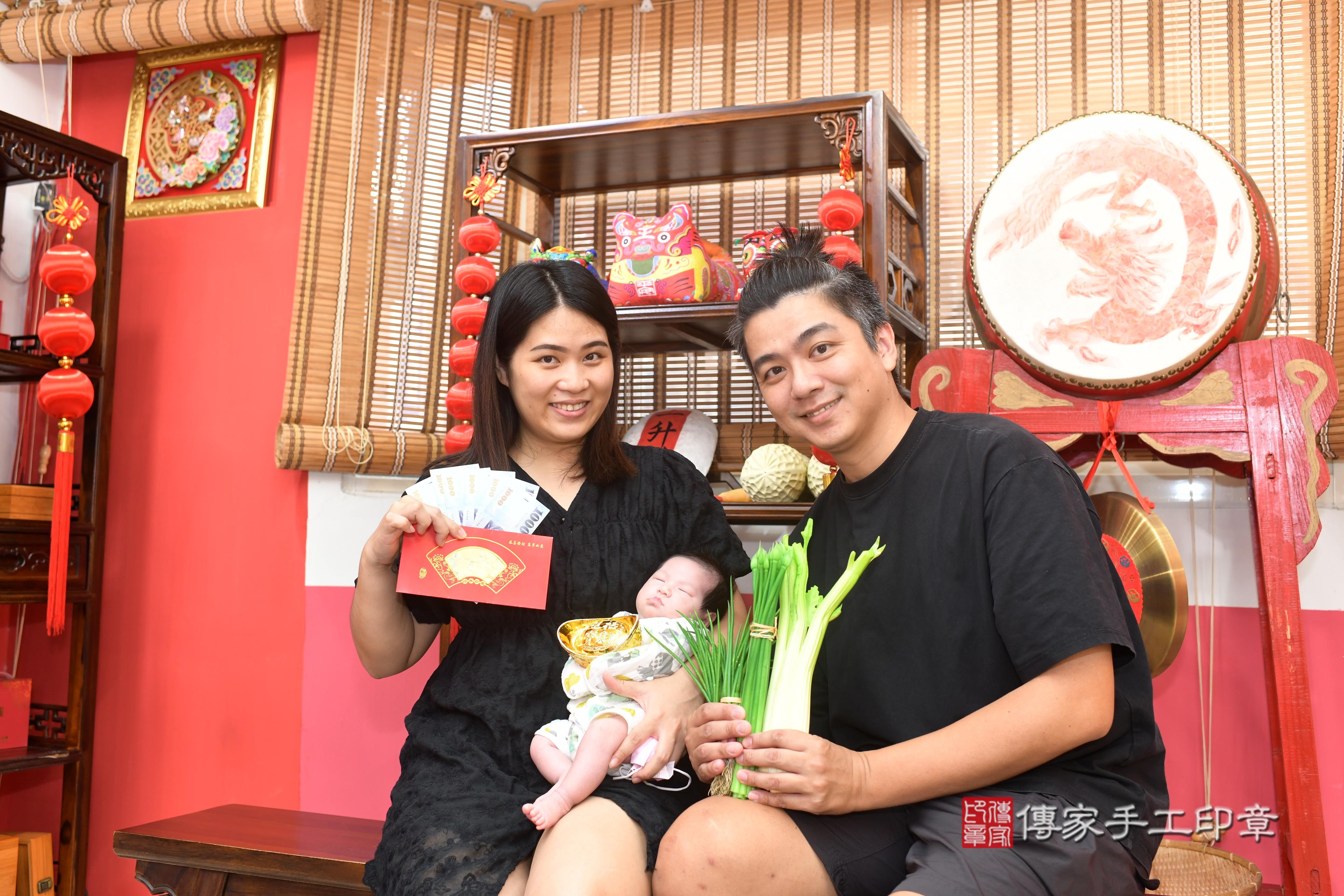 傳家手工印章高雄店、抓周、度脺、中國風會場、傳家嬰兒古禮、吉祥話、抓周道具物品24種、拍照。抓周證書。寶寶抓周、滿周歲、生日快樂、祝福