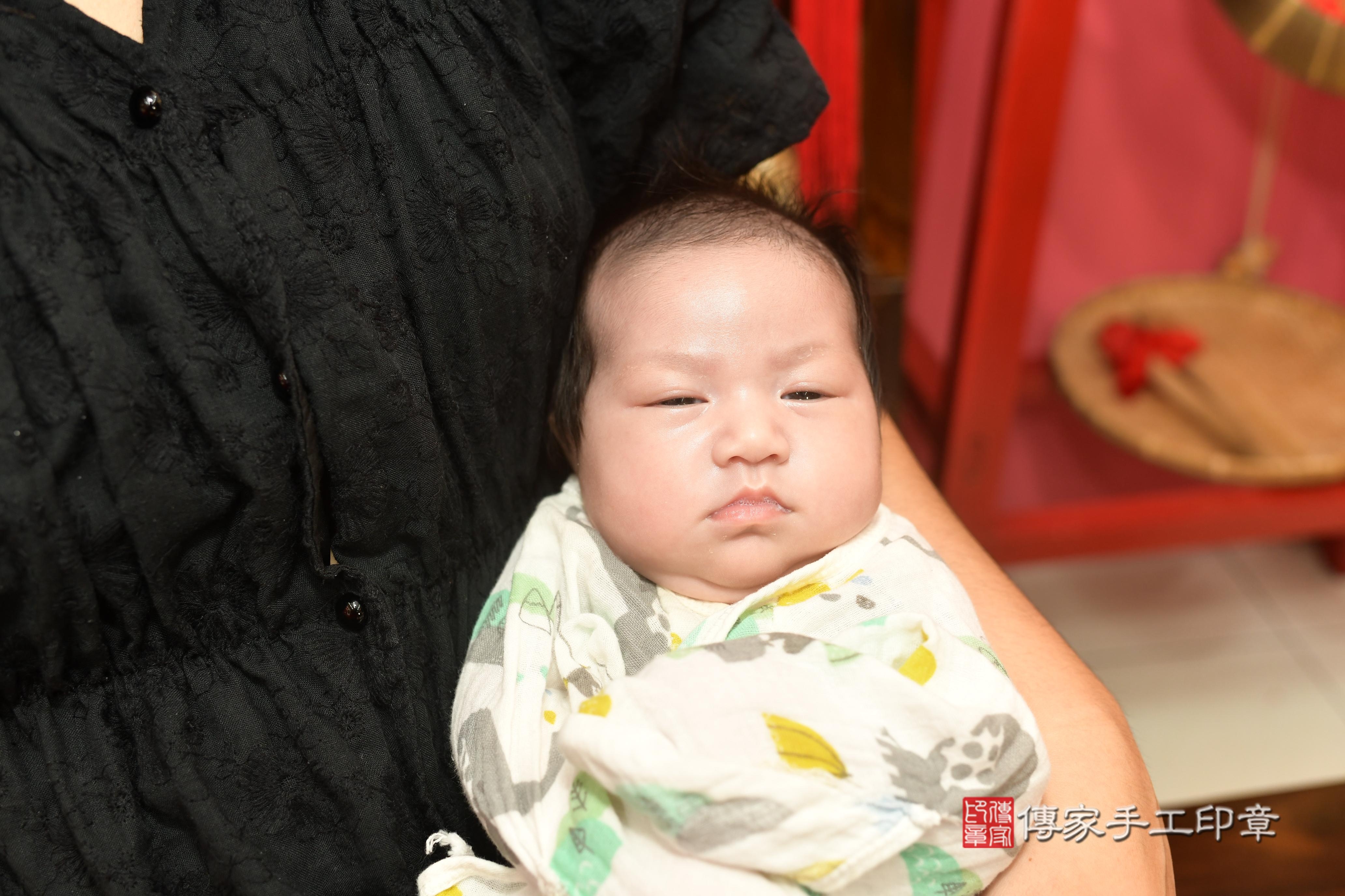 傳家手工印章高雄店、抓周、度脺、中國風會場、傳家嬰兒古禮、吉祥話、抓周道具物品24種、拍照。抓周證書。寶寶抓周、滿周歲、生日快樂、祝福