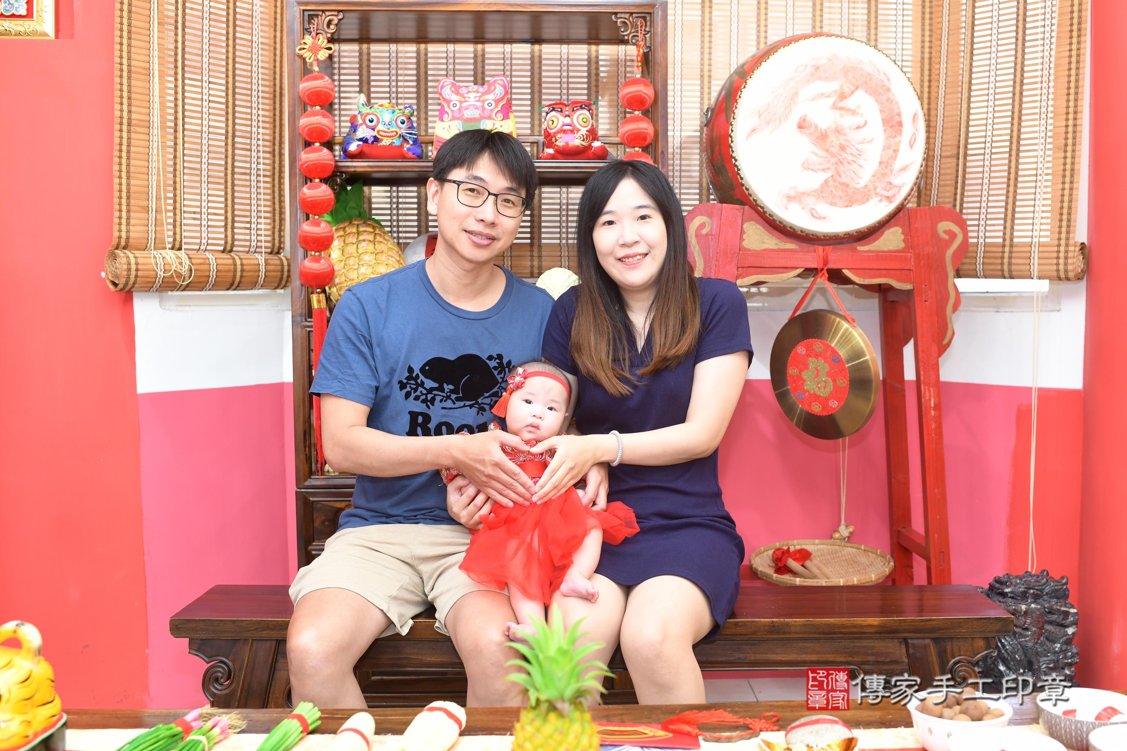 傳家手工印章高雄店、抓周、度脺、中國風會場、傳家嬰兒古禮、吉祥話、抓周道具物品24種、拍照。抓周證書。寶寶抓周、滿周歲、生日快樂、祝福
