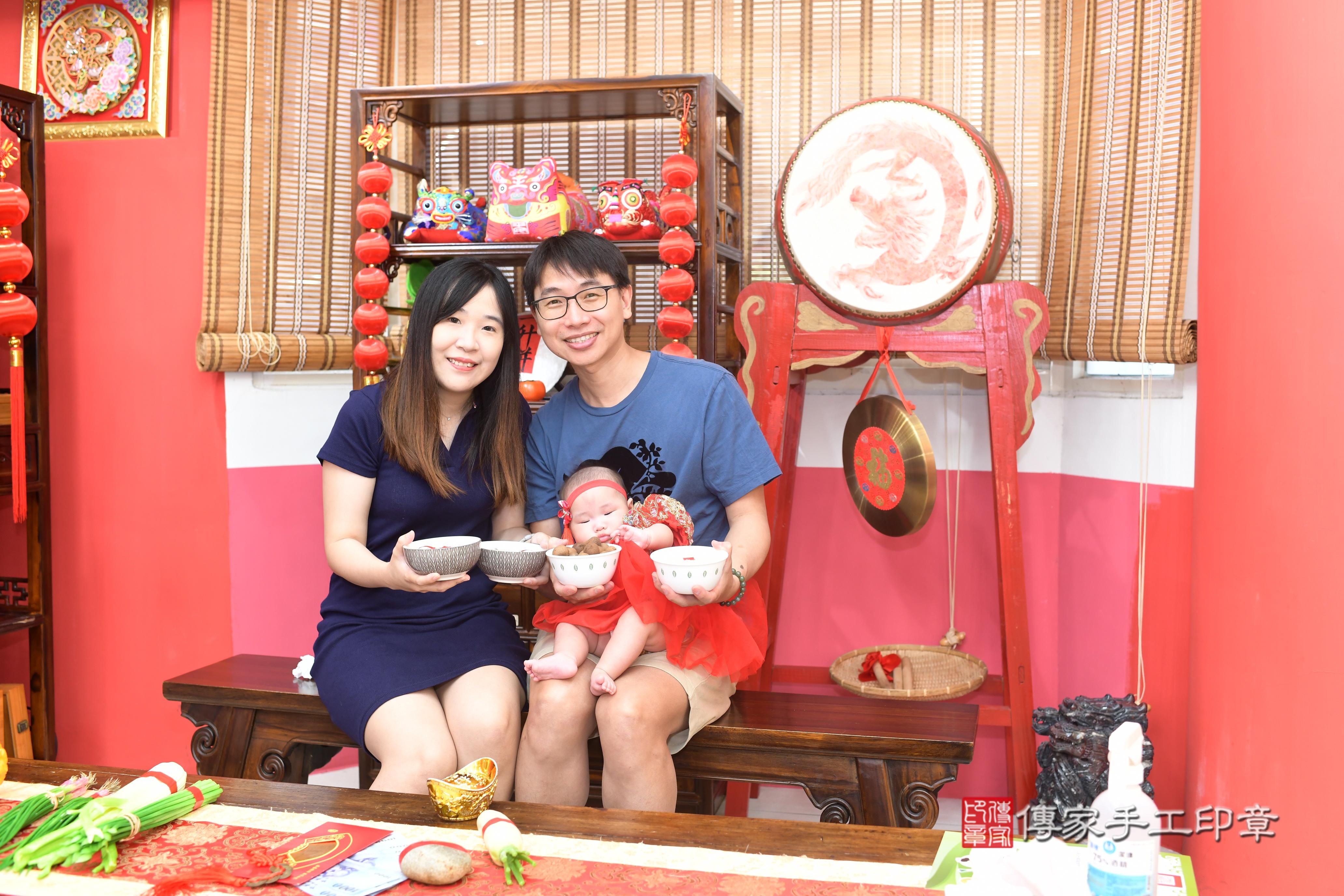 傳家手工印章高雄店、抓周、度脺、中國風會場、傳家嬰兒古禮、吉祥話、抓周道具物品24種、拍照。抓周證書。寶寶抓周、滿周歲、生日快樂、祝福
