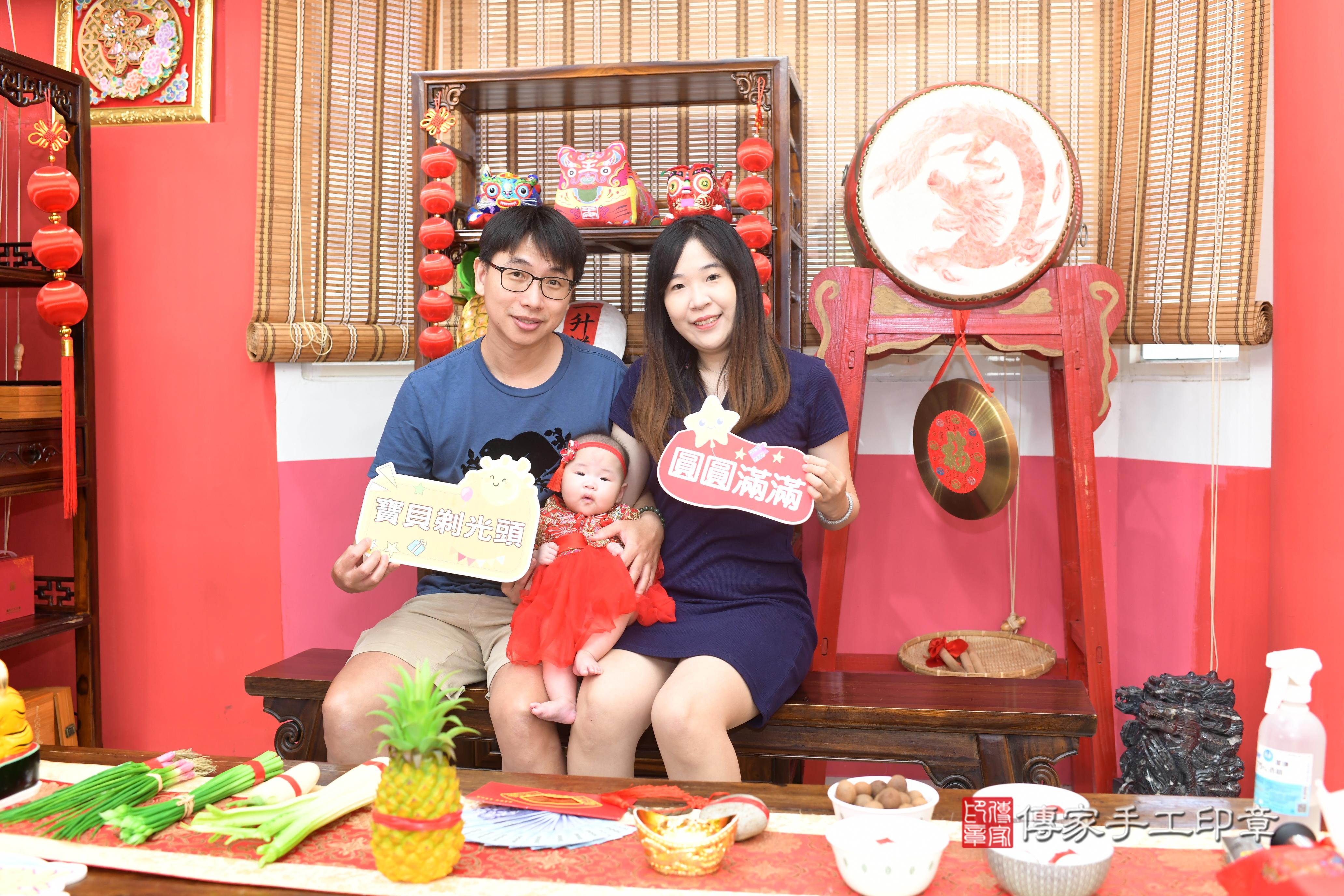 傳家手工印章高雄店、抓周、度脺、中國風會場、傳家嬰兒古禮、吉祥話、抓周道具物品24種、拍照。抓周證書。寶寶抓周、滿周歲、生日快樂、祝福
