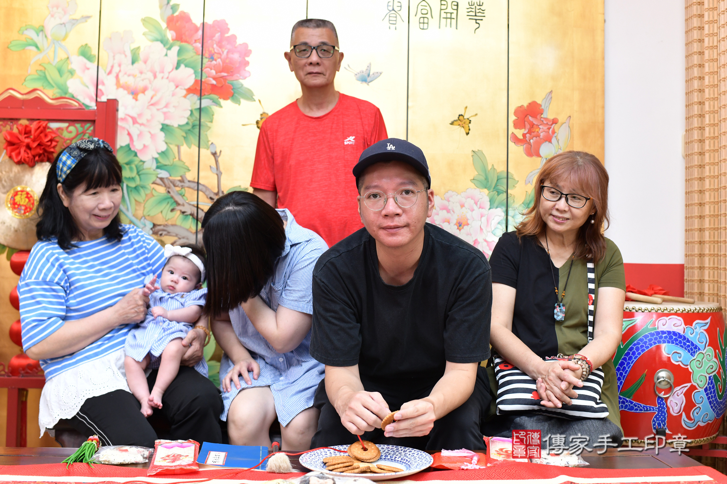 台北市大同區芮芮寶寶收涎推薦：傳家台北店收涎中國風會場，嬰兒古禮收涎收口水流程儀式、收涎吉祥話、收涎餅乾、收涎拍照。收涎證書。2025.5.17，照片14
