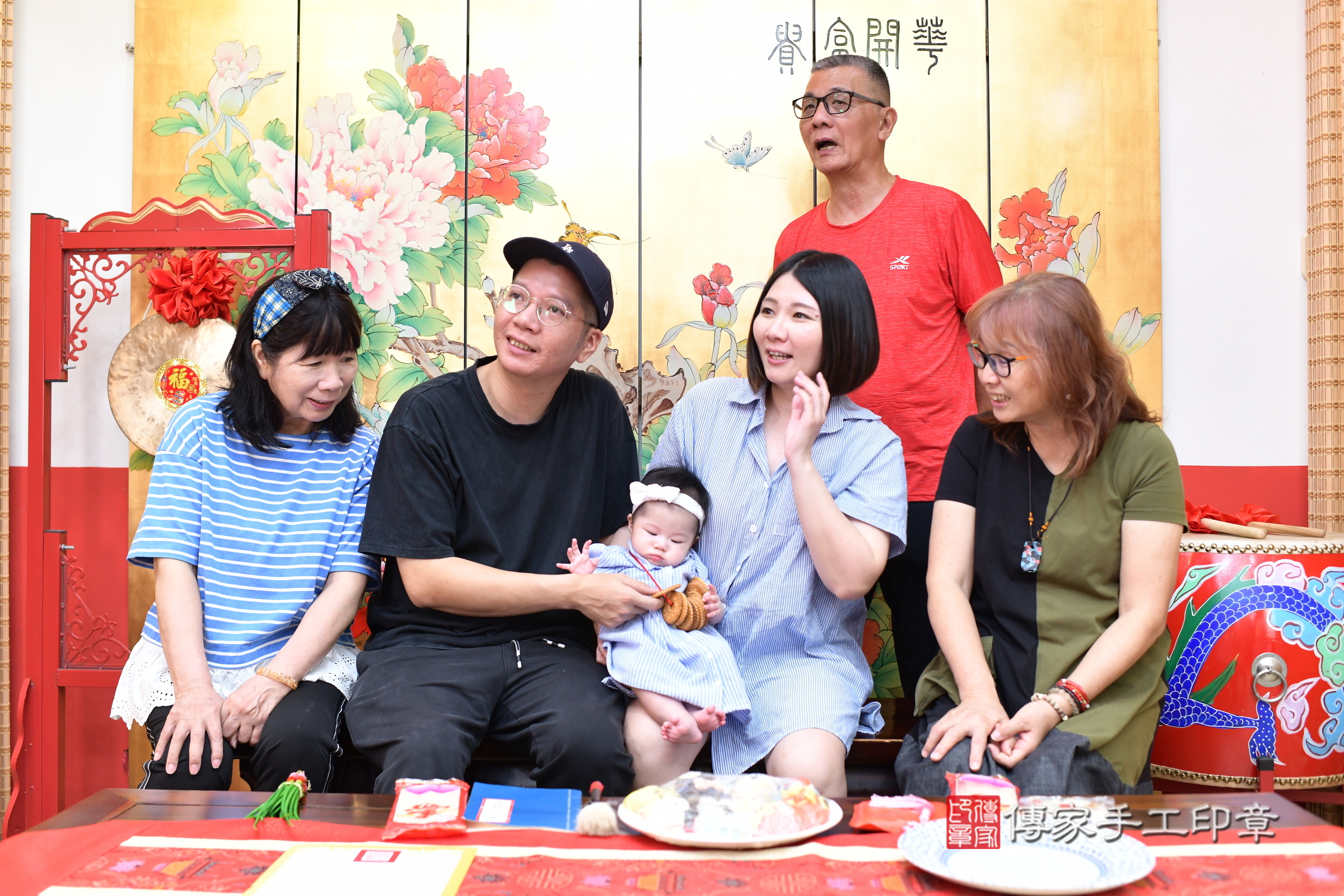 台北市大同區芮芮寶寶收涎推薦：傳家台北店收涎中國風會場，嬰兒古禮收涎收口水流程儀式、收涎吉祥話、收涎餅乾、收涎拍照。收涎證書。2025.5.17，照片17