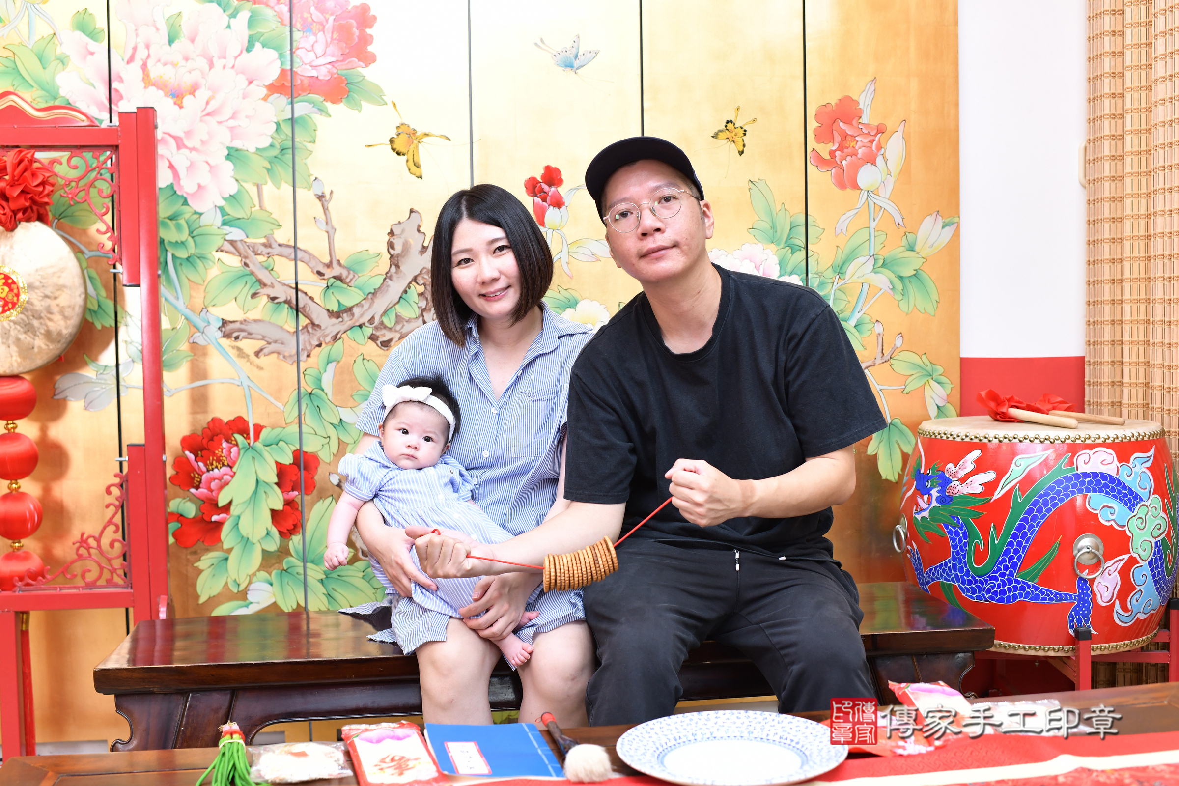 台北市大同區芮芮寶寶收涎推薦：傳家台北店收涎中國風會場，嬰兒古禮收涎收口水流程儀式、收涎吉祥話、收涎餅乾、收涎拍照。收涎證書。2025.5.17，照片15